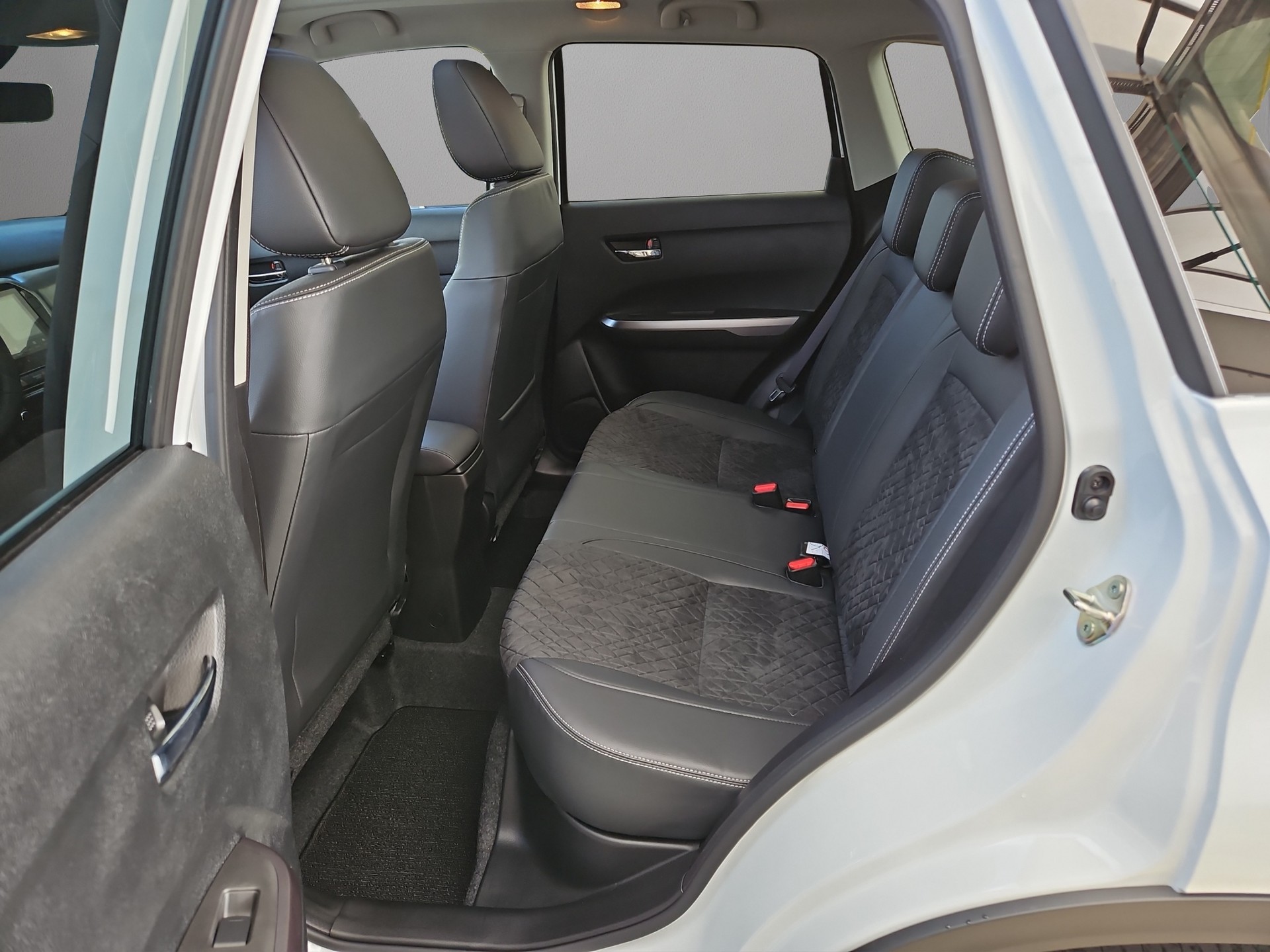 SUZUKI Vitara 1.4 Boosterjet Compact Top 4x4 Hybrid-image-5