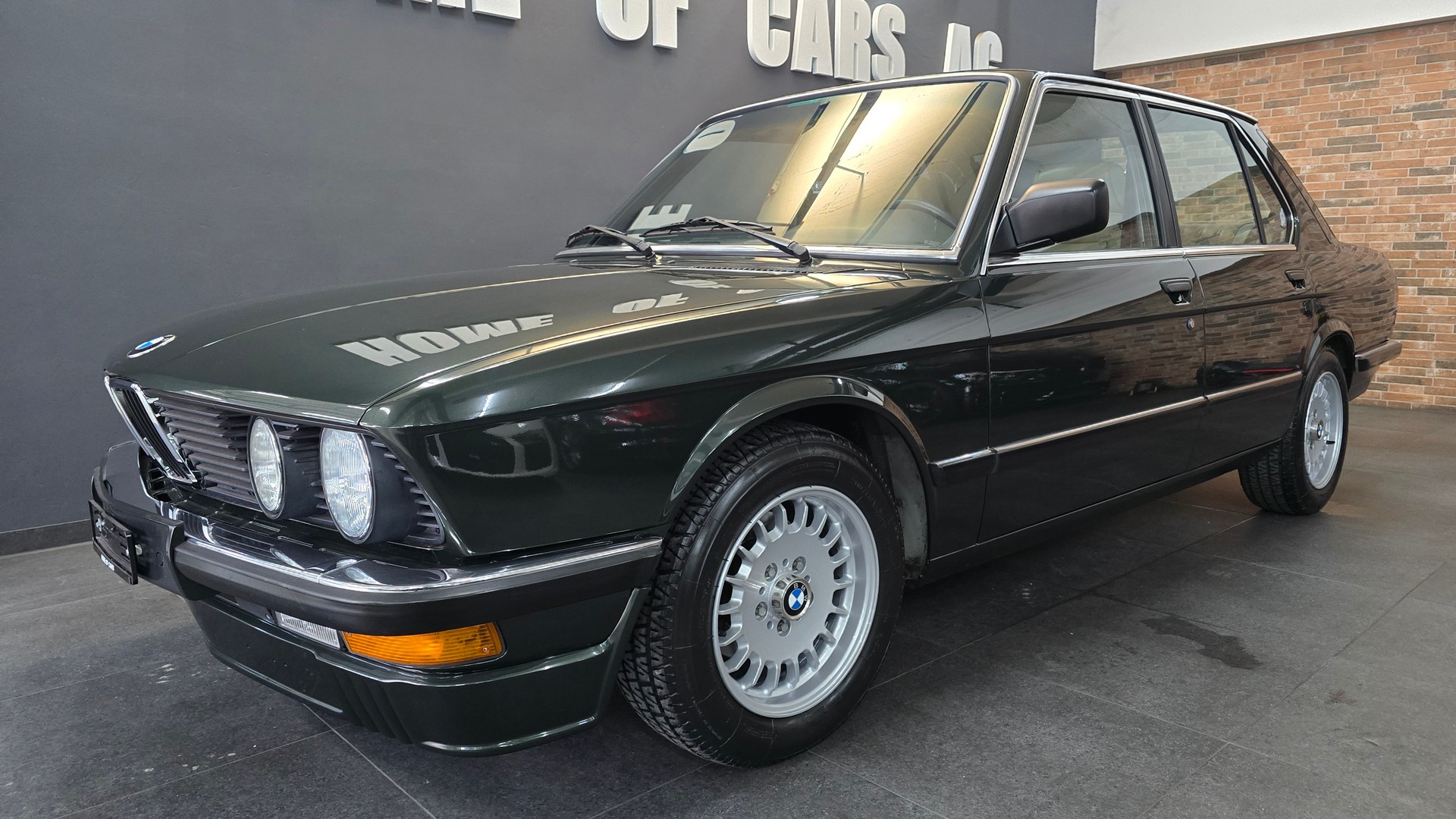 BMW 528i Veteran-showroom-element-3