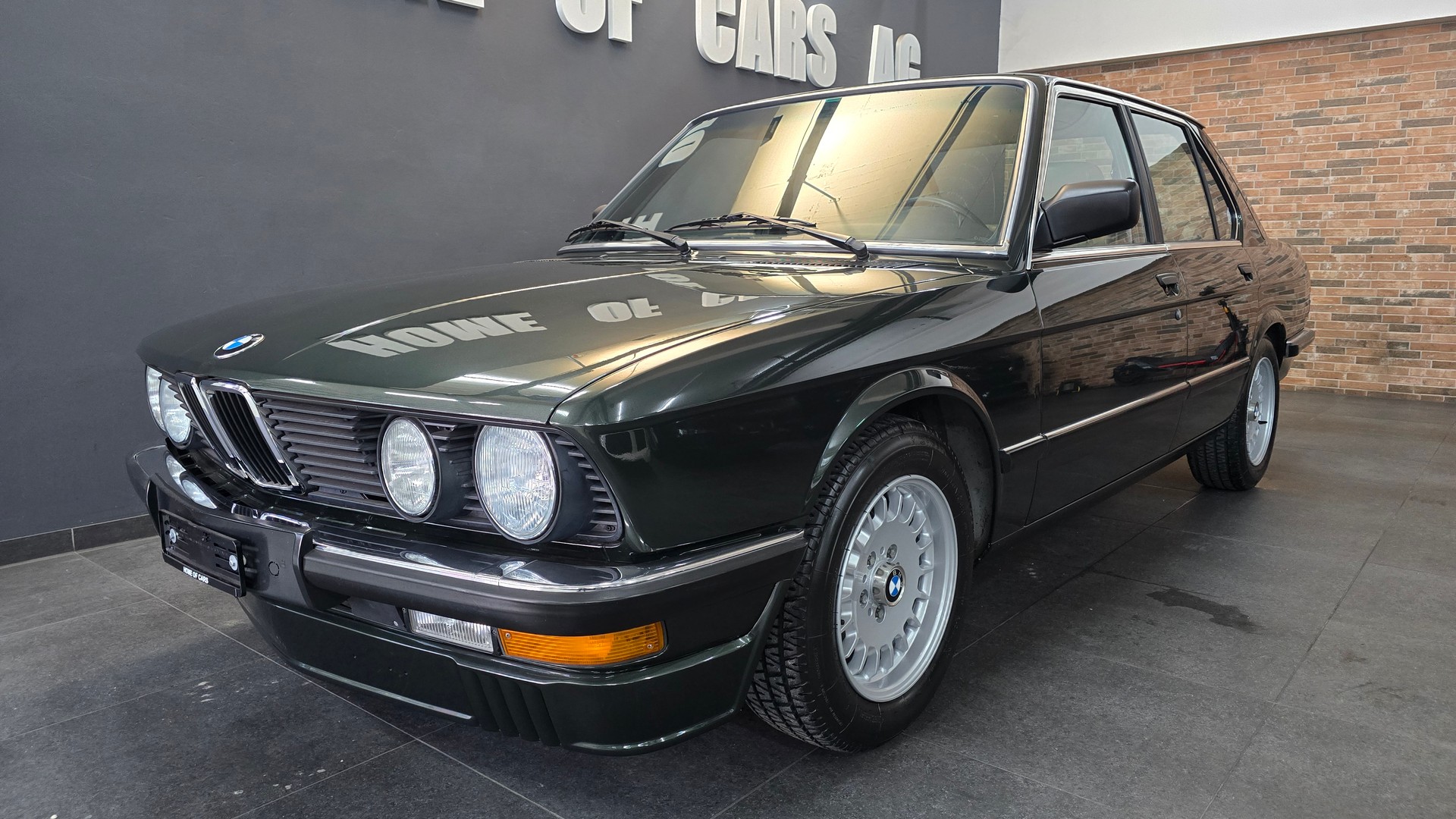 BMW 528i Veteran-showroom-element-1