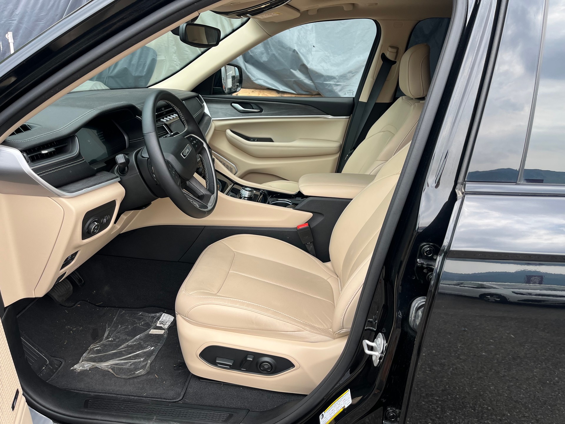JEEP GRAND CHEROKE 7 Place-image-10
