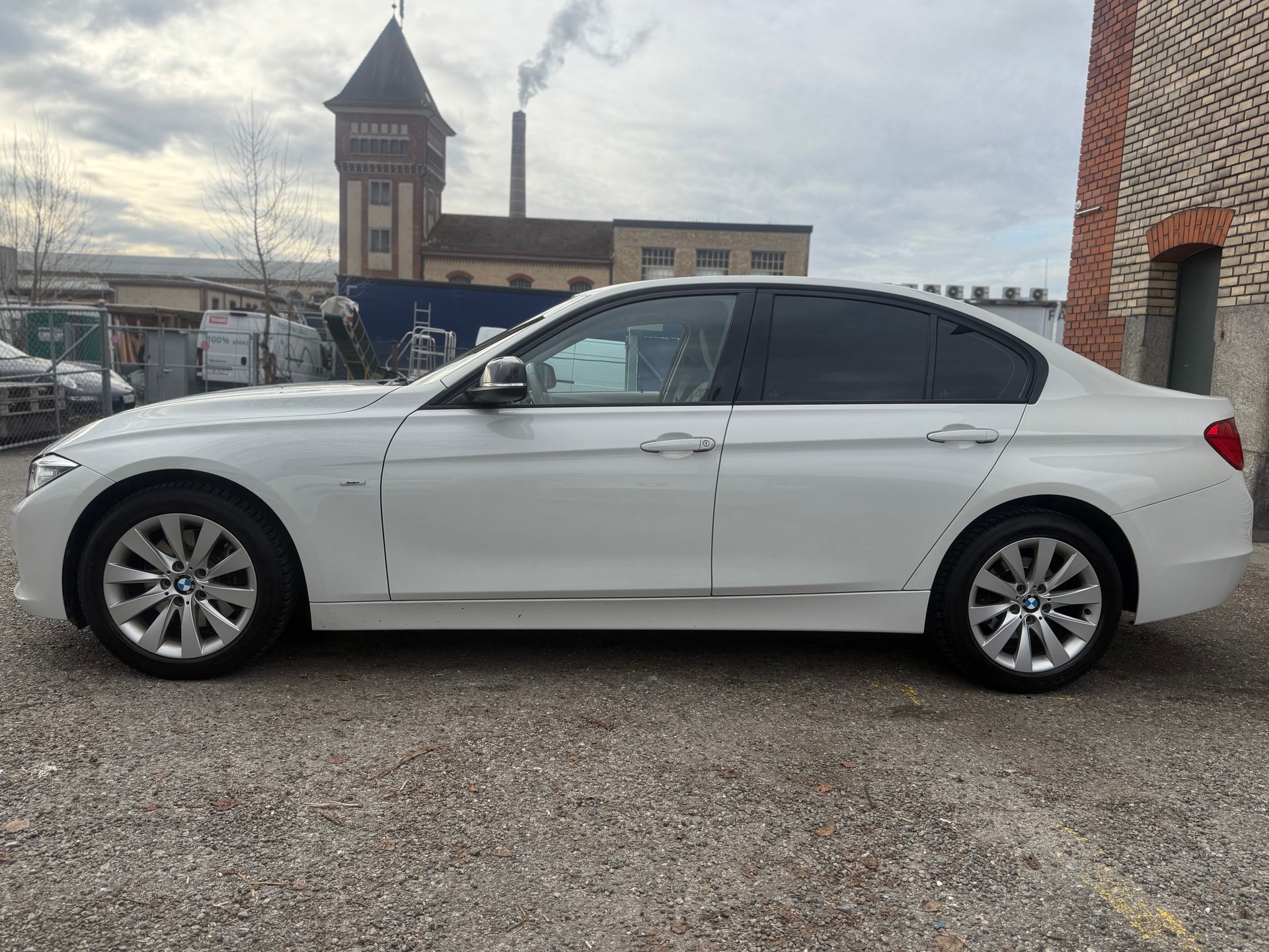 BMW 328i xDrive Modern Line Steptronic-image-4