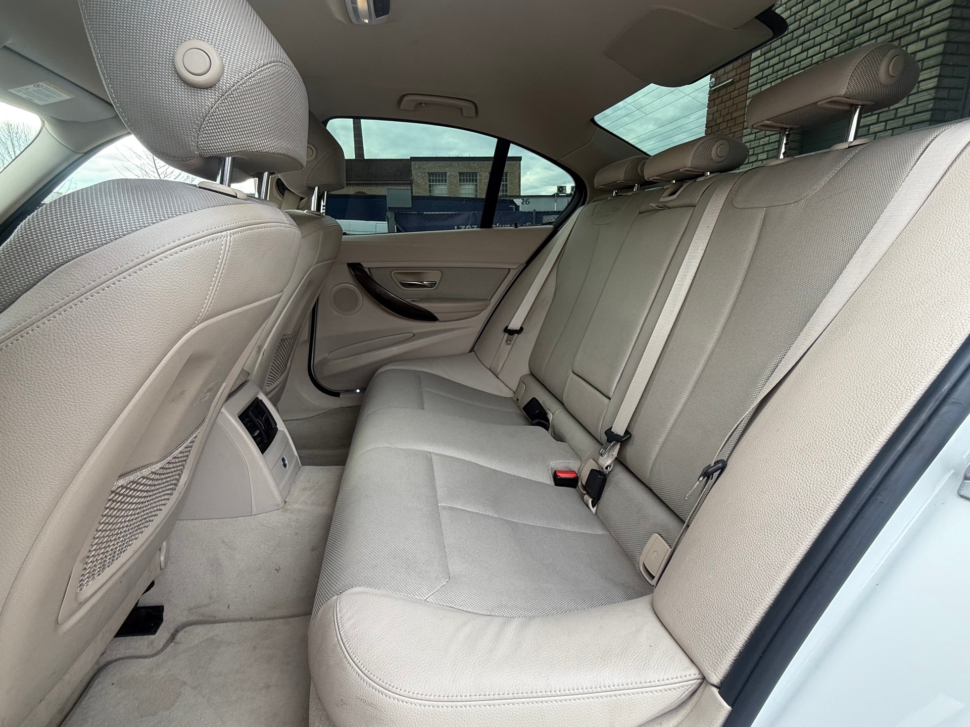 BMW 328i xDrive Modern Line Steptronic-image-13