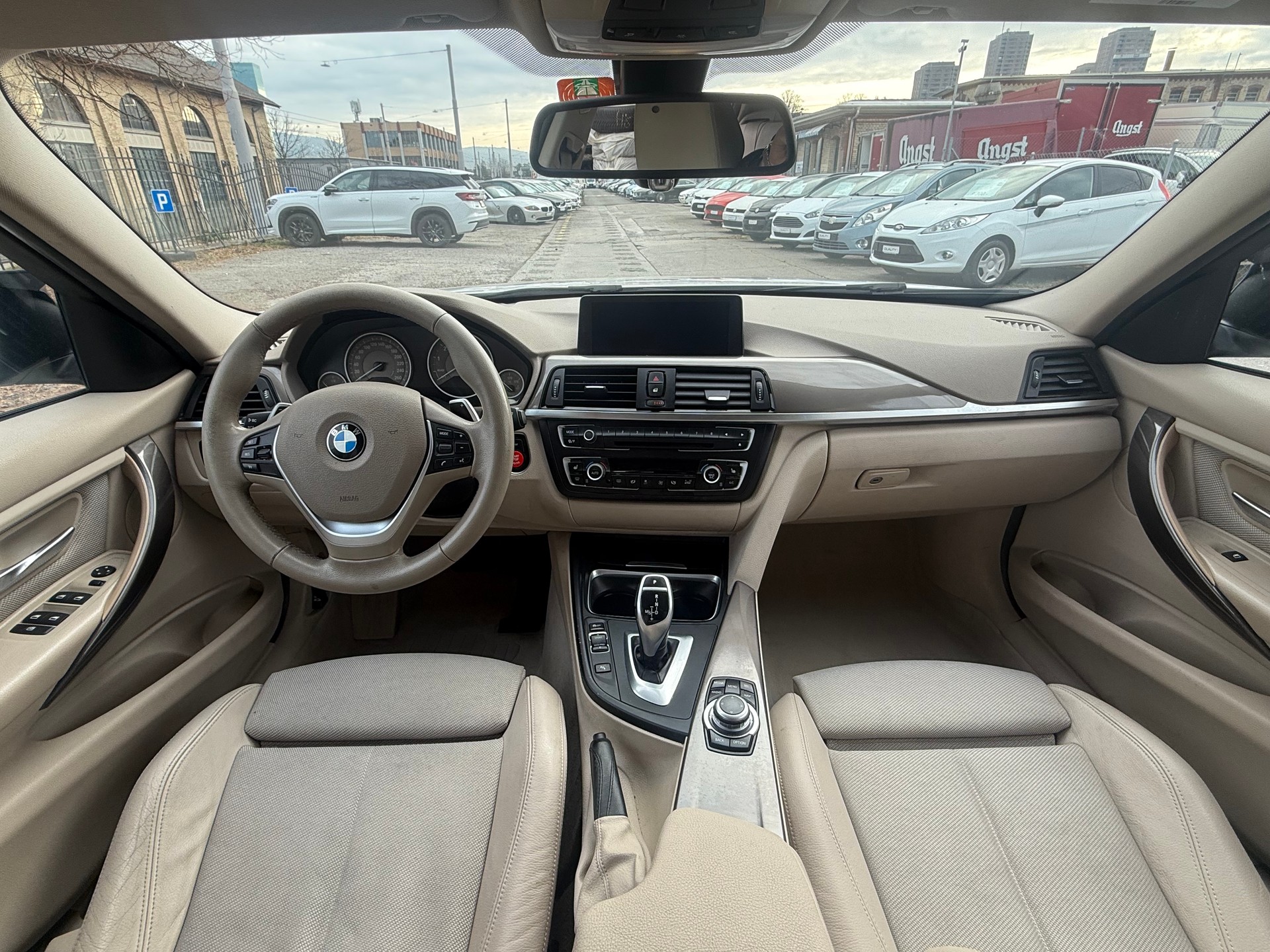 BMW 328i xDrive Modern Line Steptronic-image-9