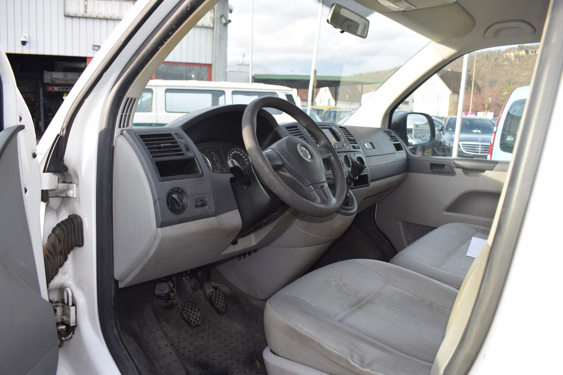 VW T5 2.0 TDI-image-6