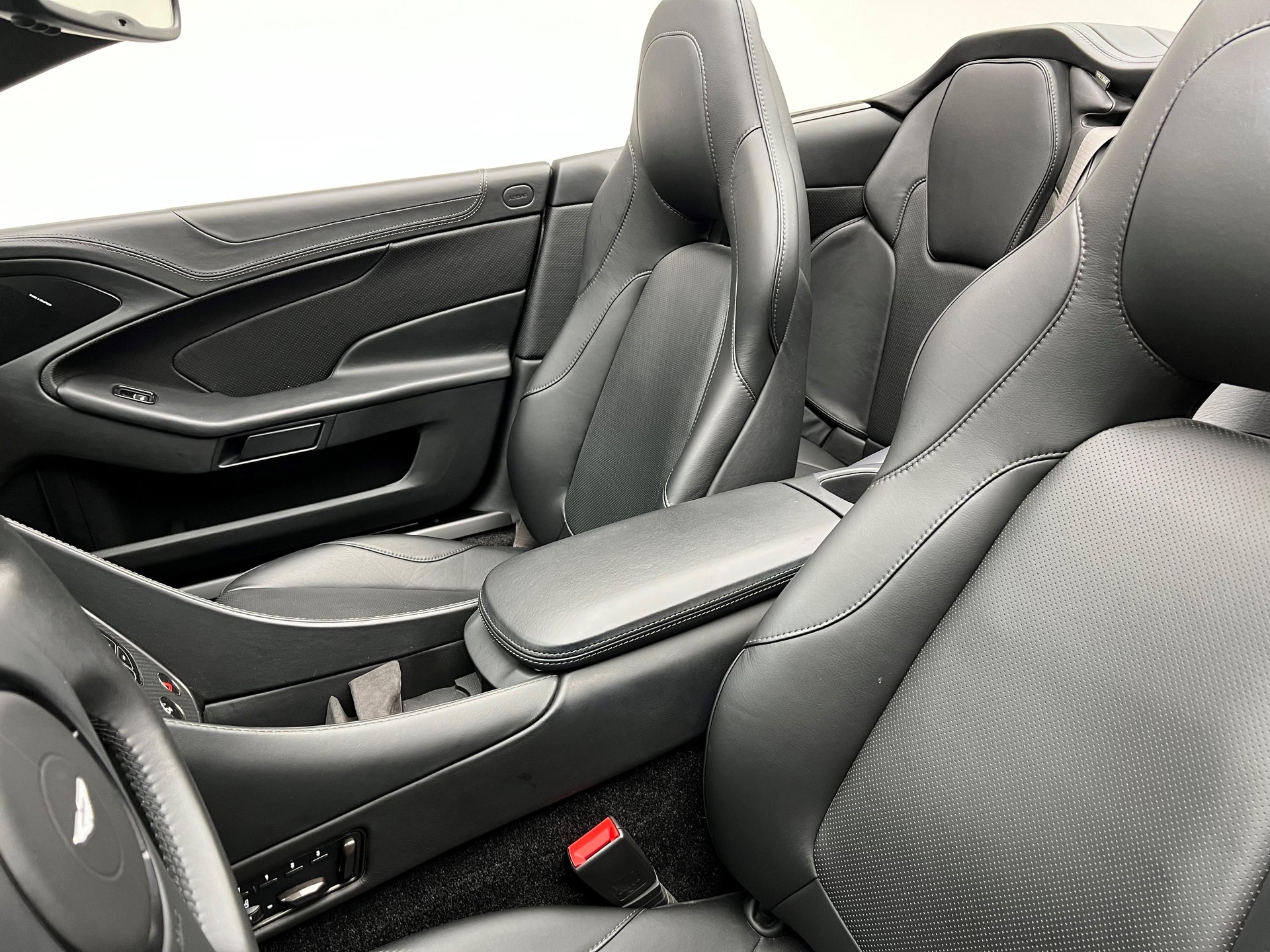 ASTON MARTIN Vanquish Volante 6.0 V12-image-11
