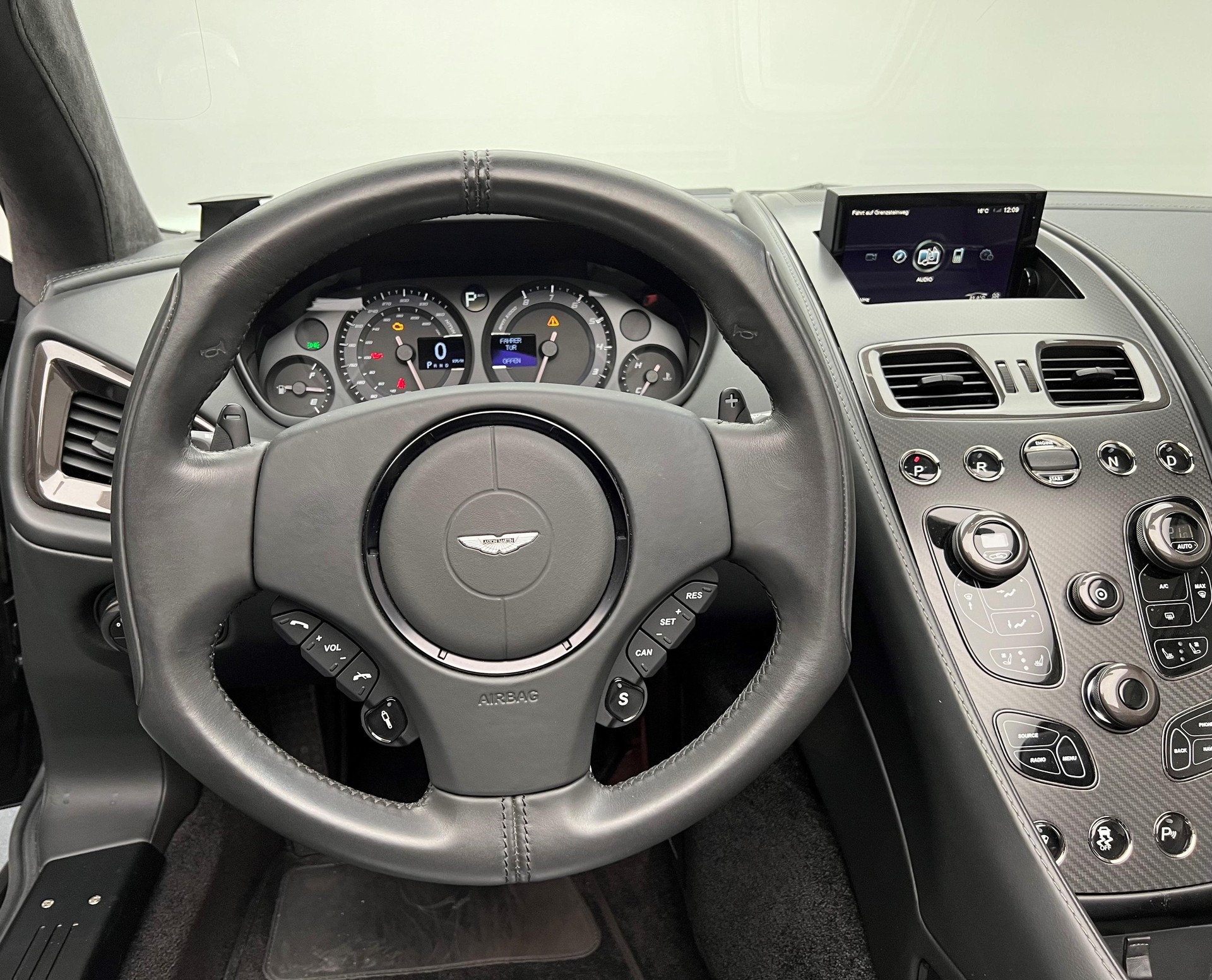 ASTON MARTIN Vanquish Volante 6.0 V12-image-10