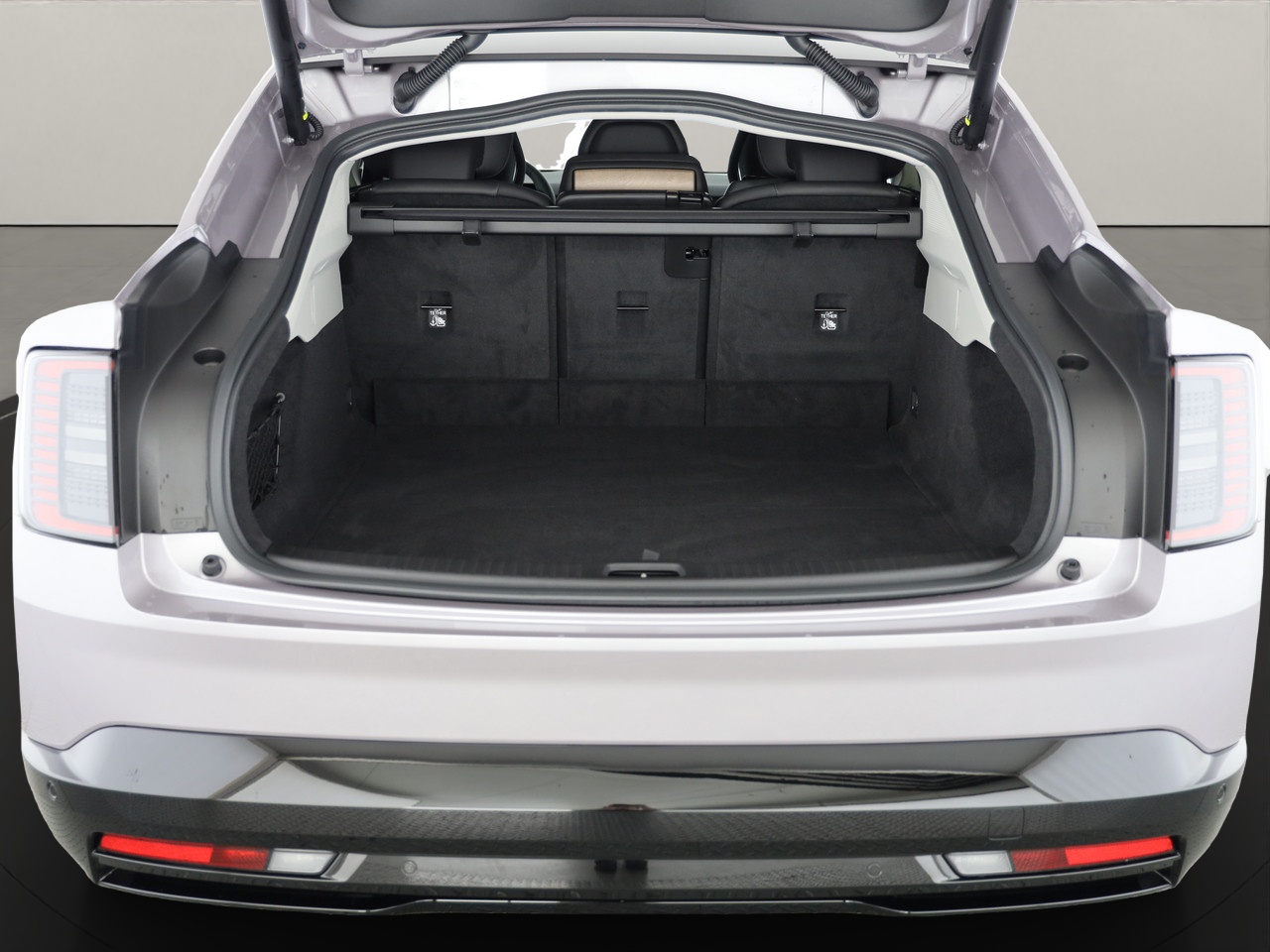 VOLVO ES90 Ultra-showroom-element-3