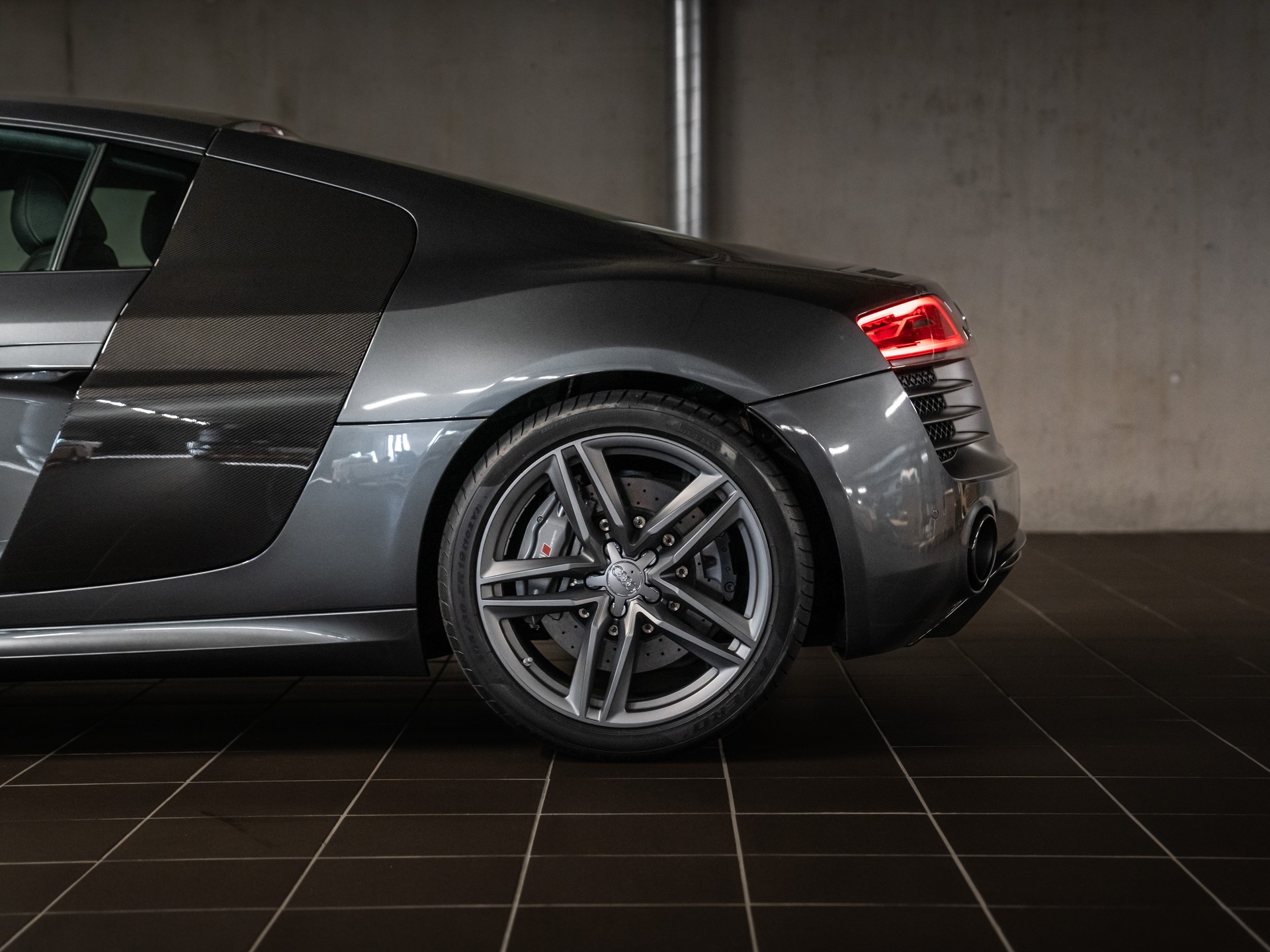 AUDI V10 5.2 plus-image-2