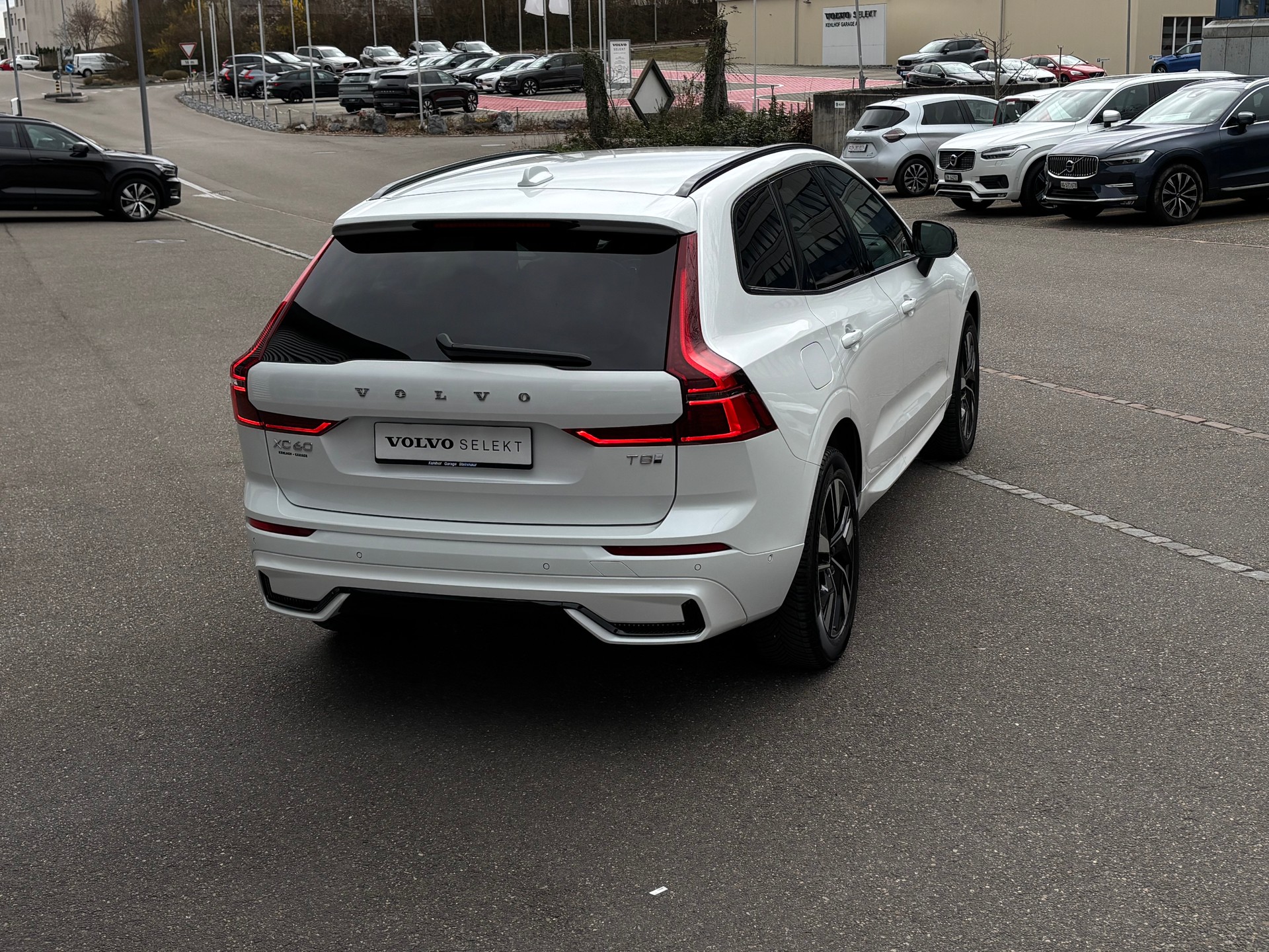 VOLVO XC60 2.0 T8 TE Plus Dark eAWD-image-5
