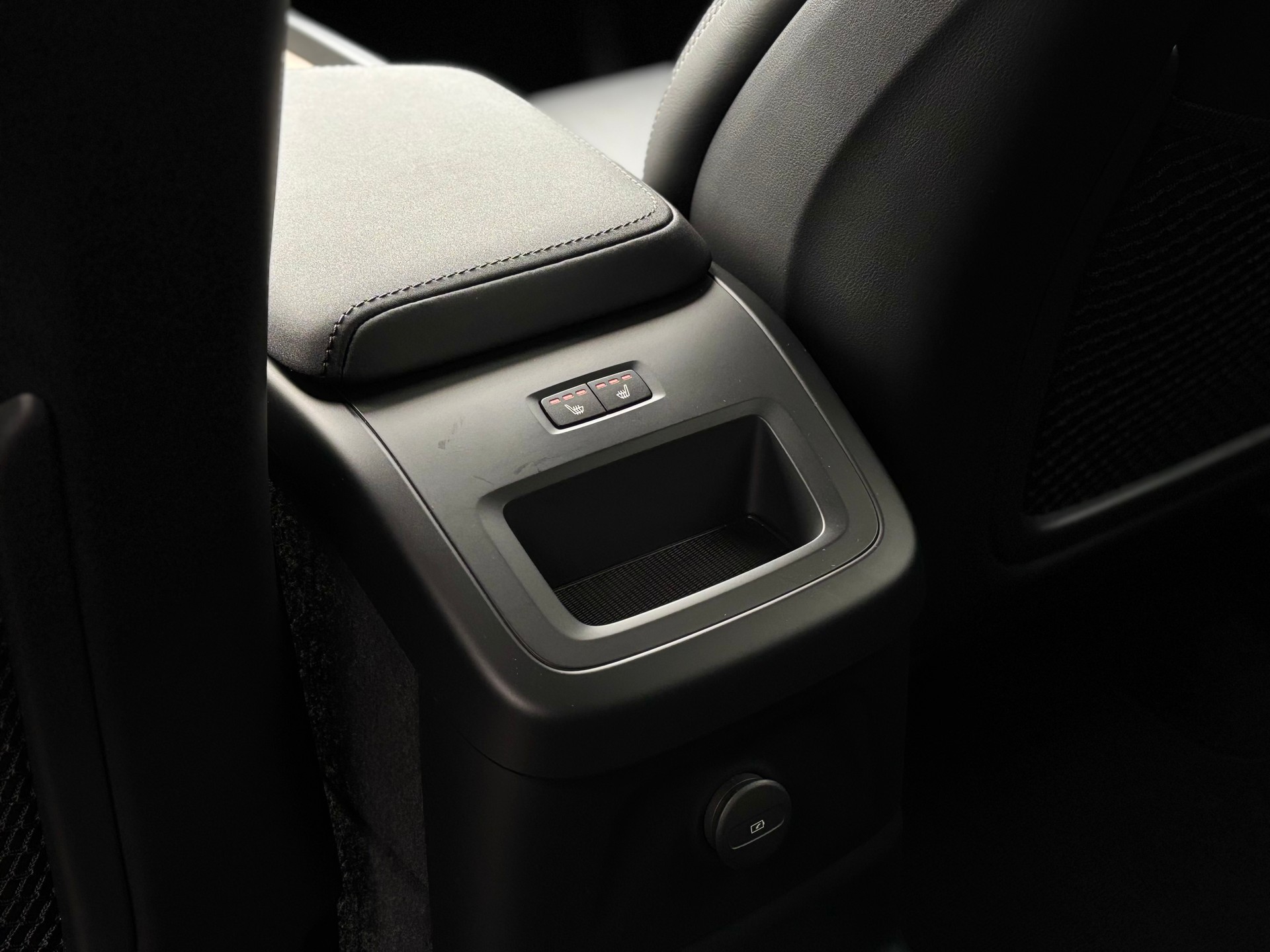 VOLVO XC60 2.0 T8 TE Plus Dark eAWD-image-15