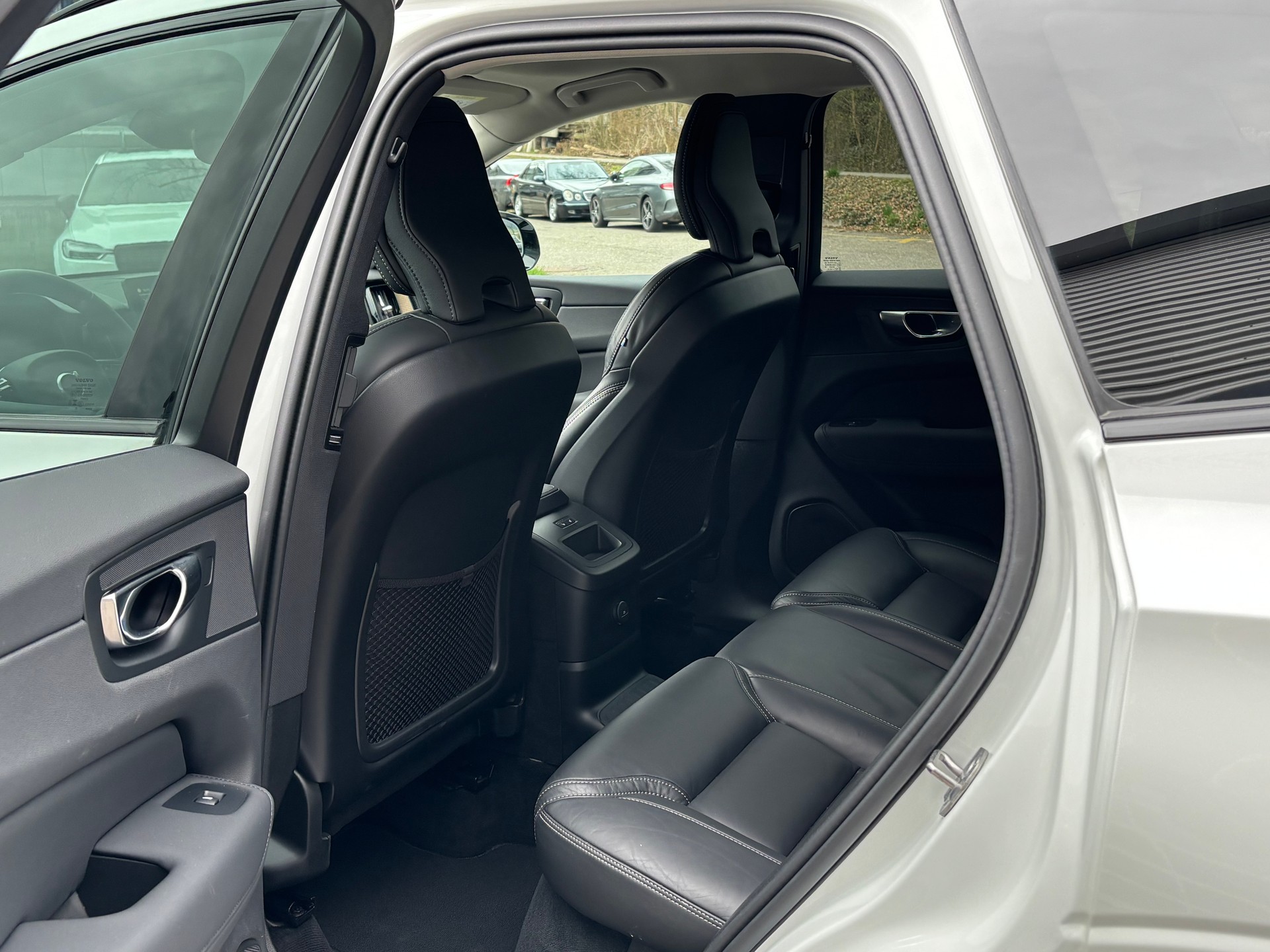 VOLVO XC60 2.0 T8 TE Plus Dark eAWD-image-11