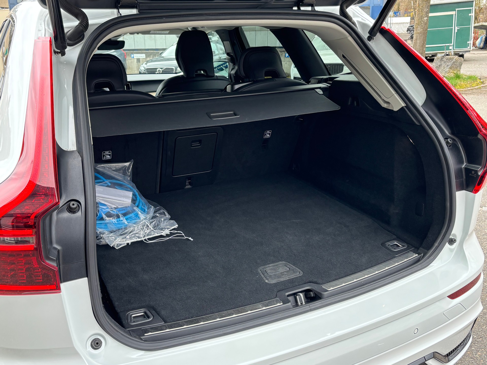 VOLVO XC60 2.0 T8 TE Plus Dark eAWD-image-9
