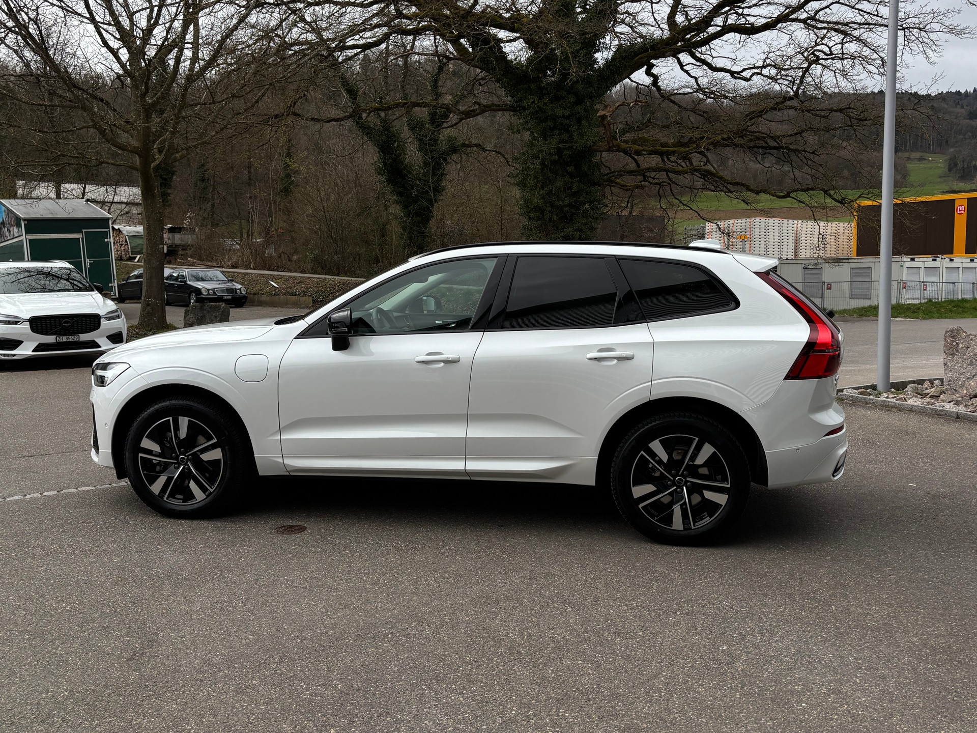 VOLVO XC60 2.0 T8 TE Plus Dark eAWD-image-4
