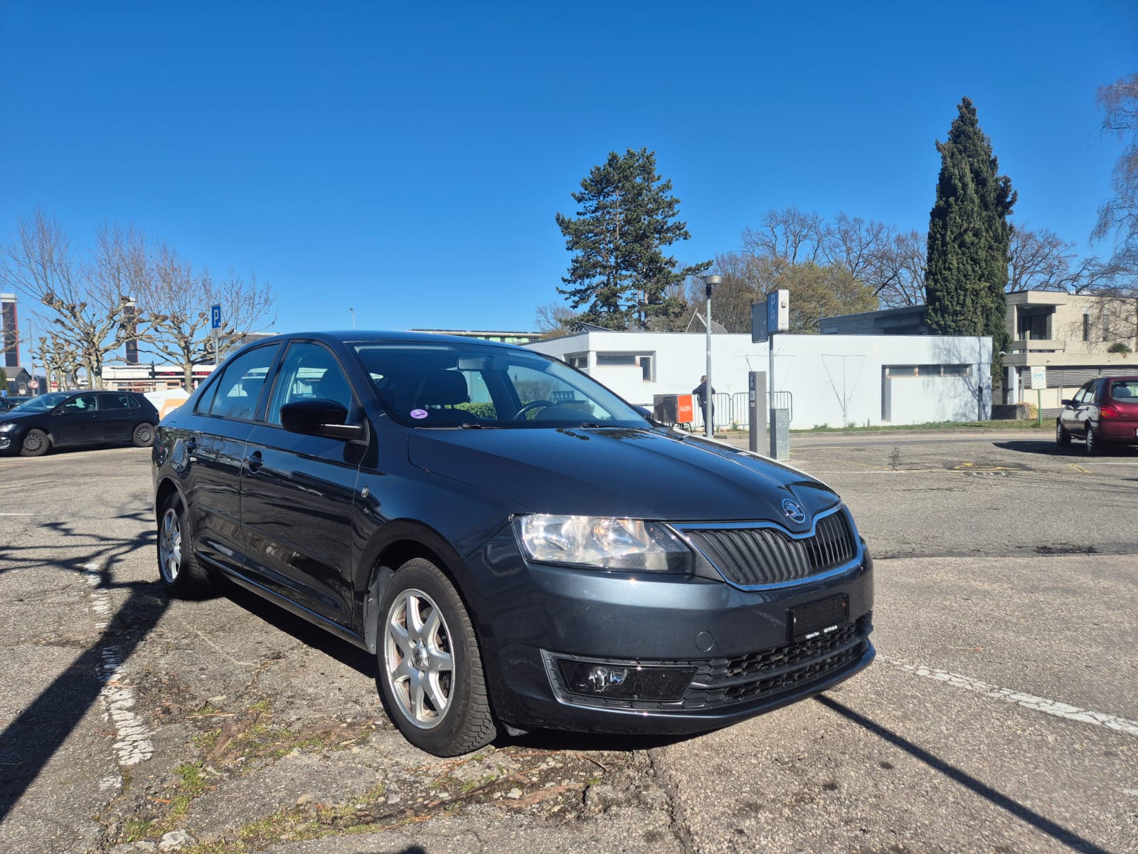 SKODA Rapid 1.4 TSI Active DSG-showroom-element-2