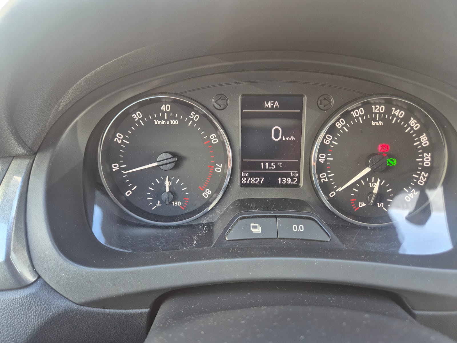 SKODA Rapid 1.4 TSI Active DSG-showroom-element-3
