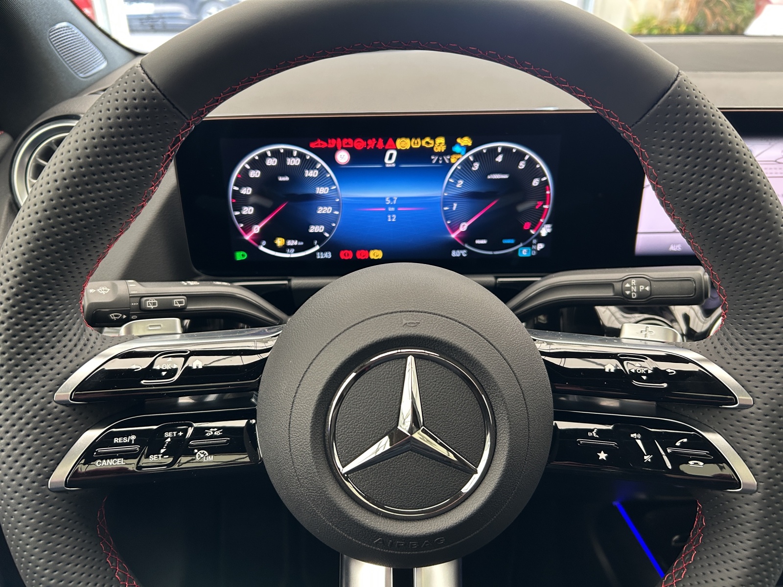 MERCEDES-BENZ GLA 250 4Matic 8G-DCT Swiss Star - AMG Line Premium Plus - AHK - Head-up - Panoramadach-image-9