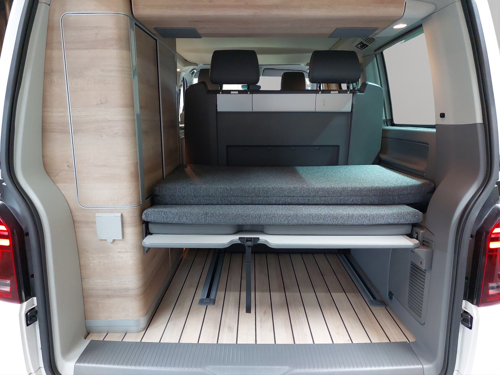 VW T6.1 California 2.0 Bi-TDI Ocean Edition Liberty DSG-image-13