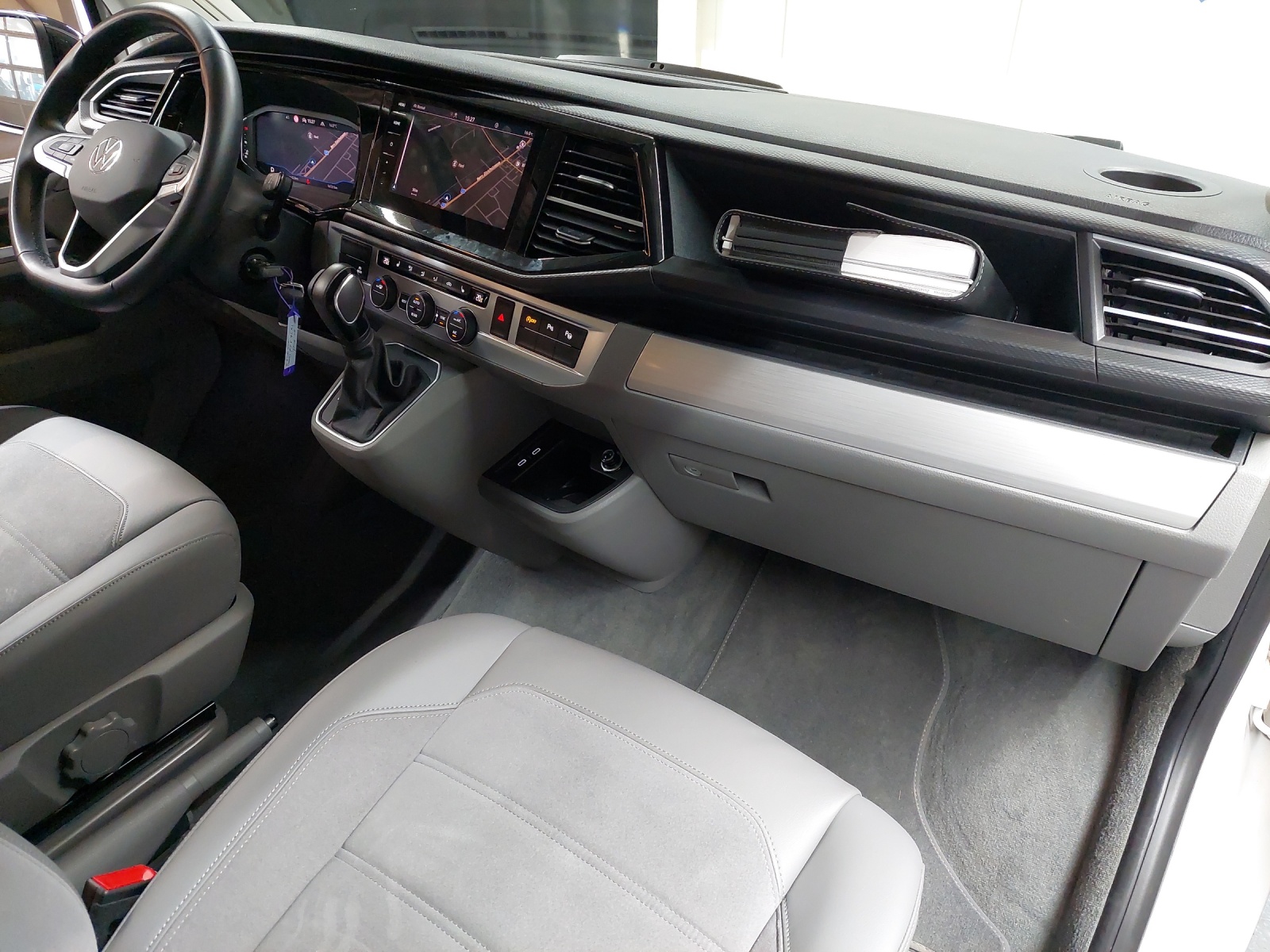 VW T6.1 California 2.0 Bi-TDI Ocean Edition Liberty DSG-image-12
