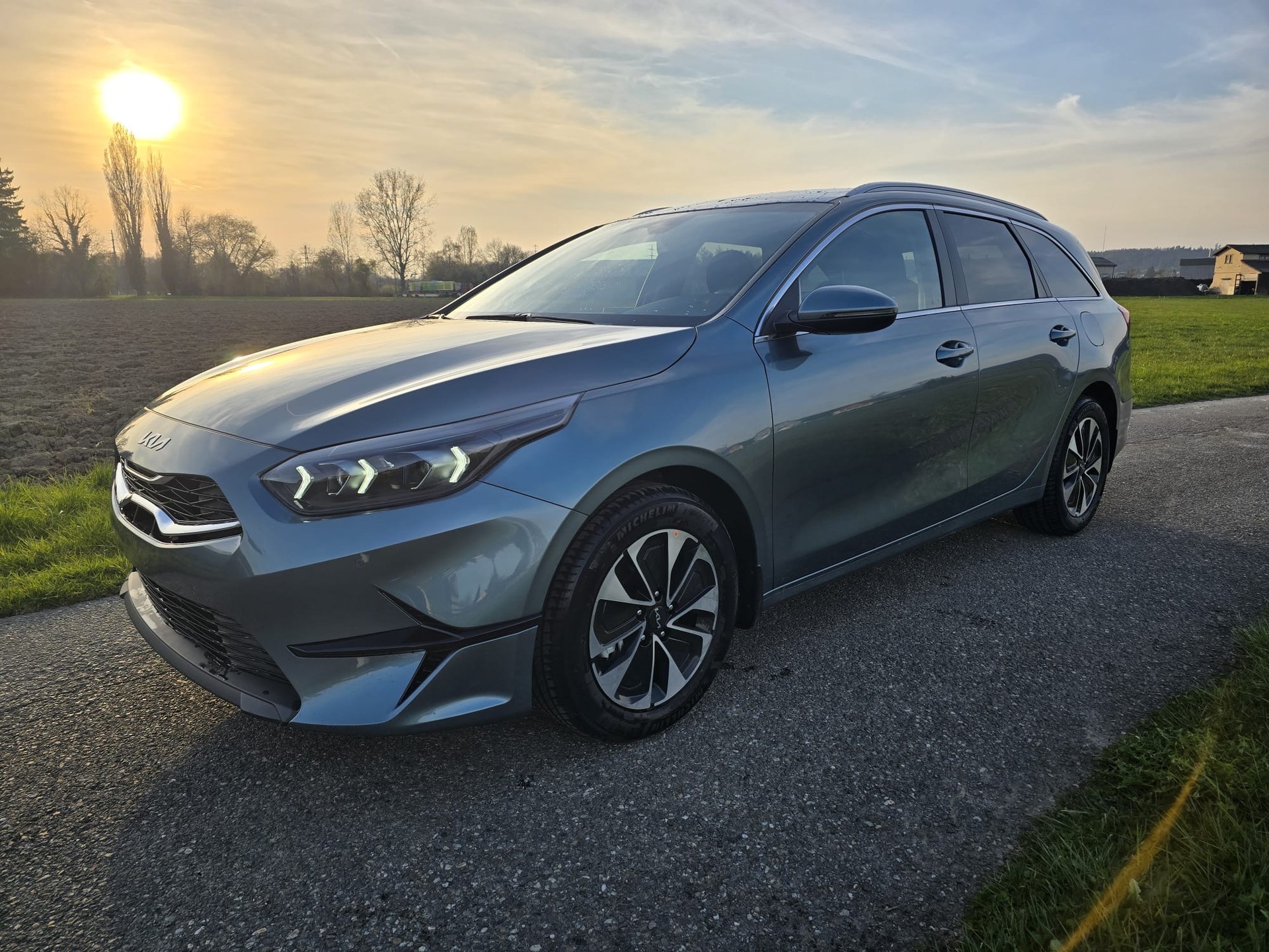 KIA 1.5 T-GDi Power 140T GOLD PLUS-showroom-element-3