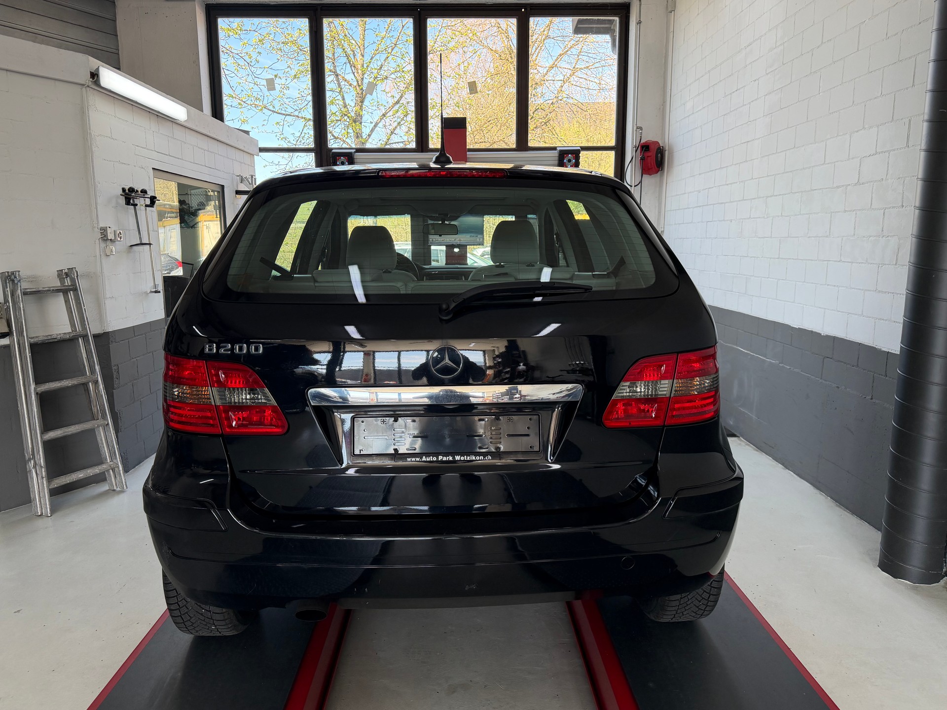 MERCEDES-BENZ B 200-image-4