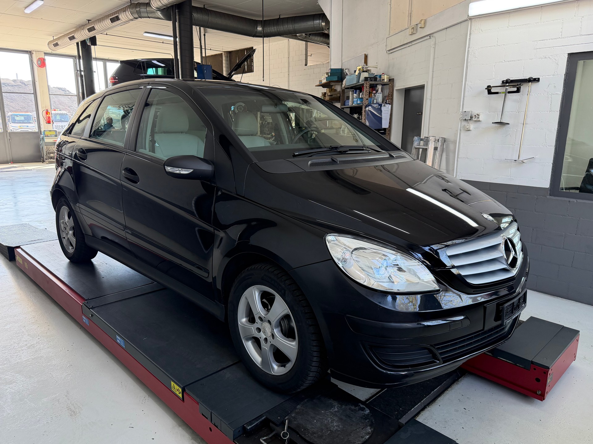 MERCEDES-BENZ B 200-image-6
