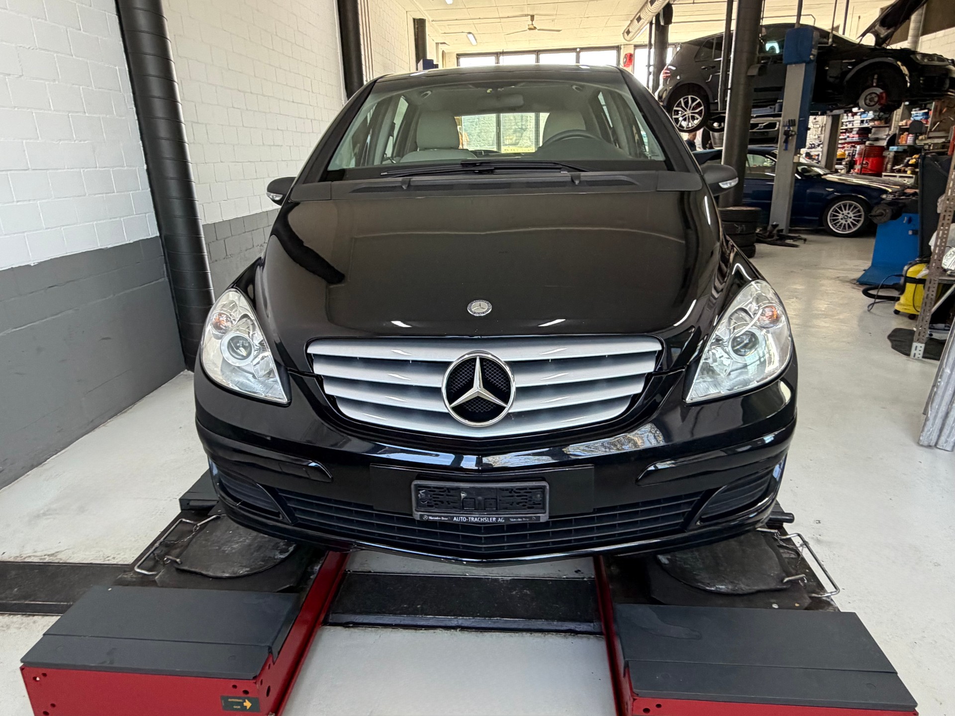 MERCEDES-BENZ B 200-image-1
