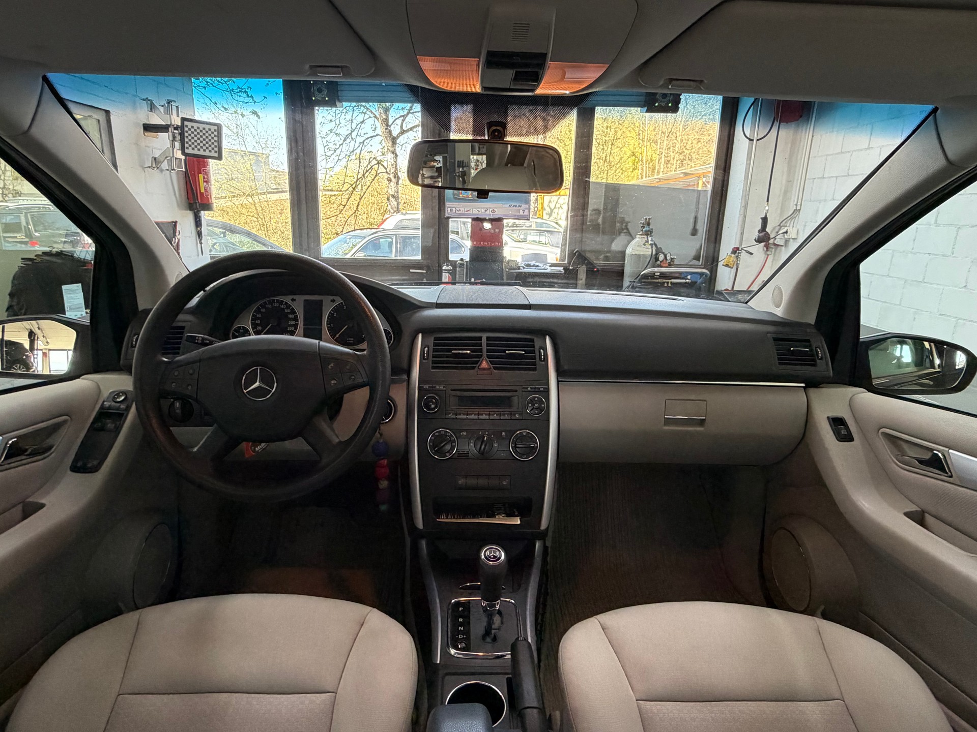 MERCEDES-BENZ B 200-image-8