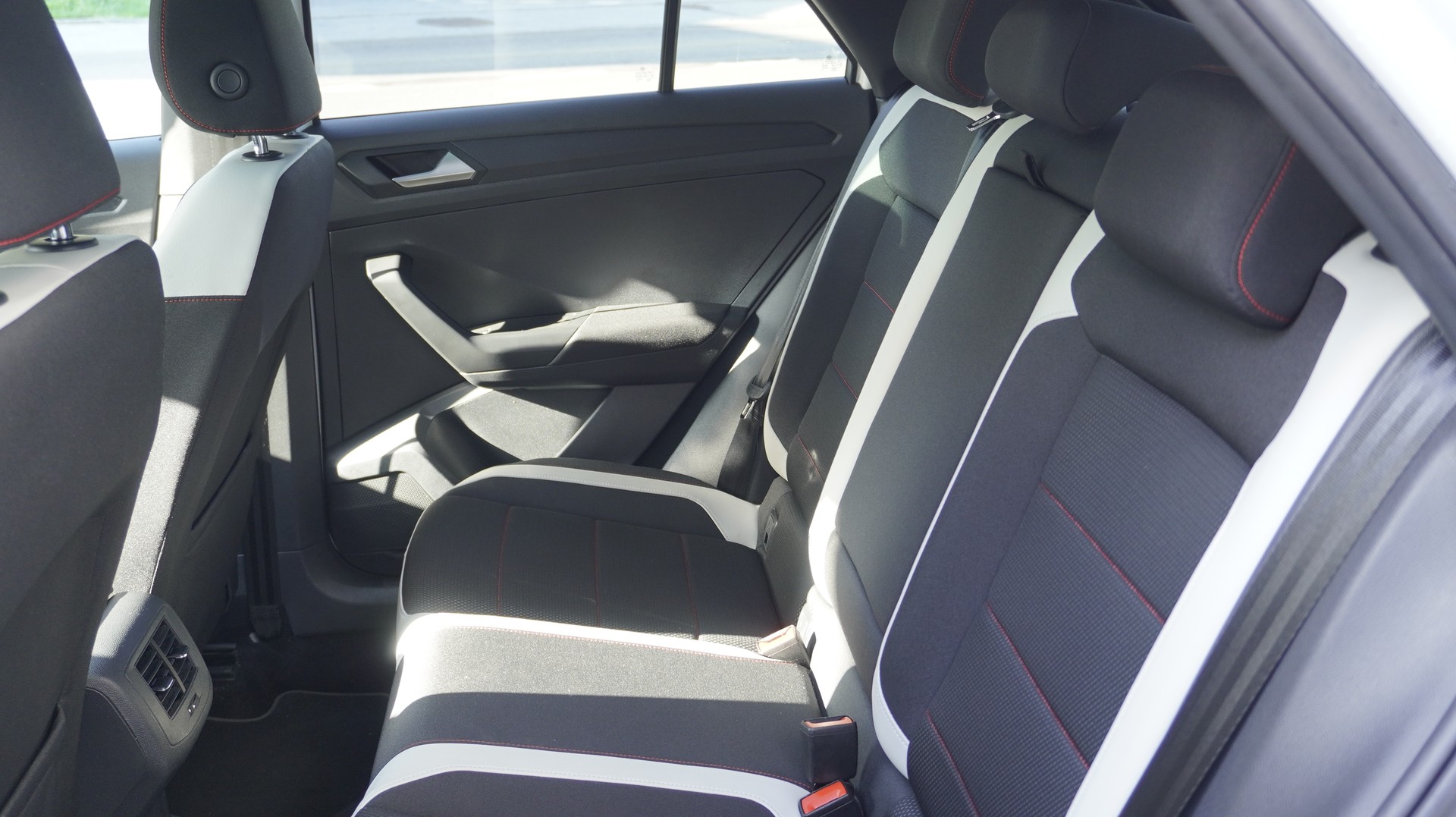 VW T-Roc 2.0 TSI Sport DSG 4Motion-image-4