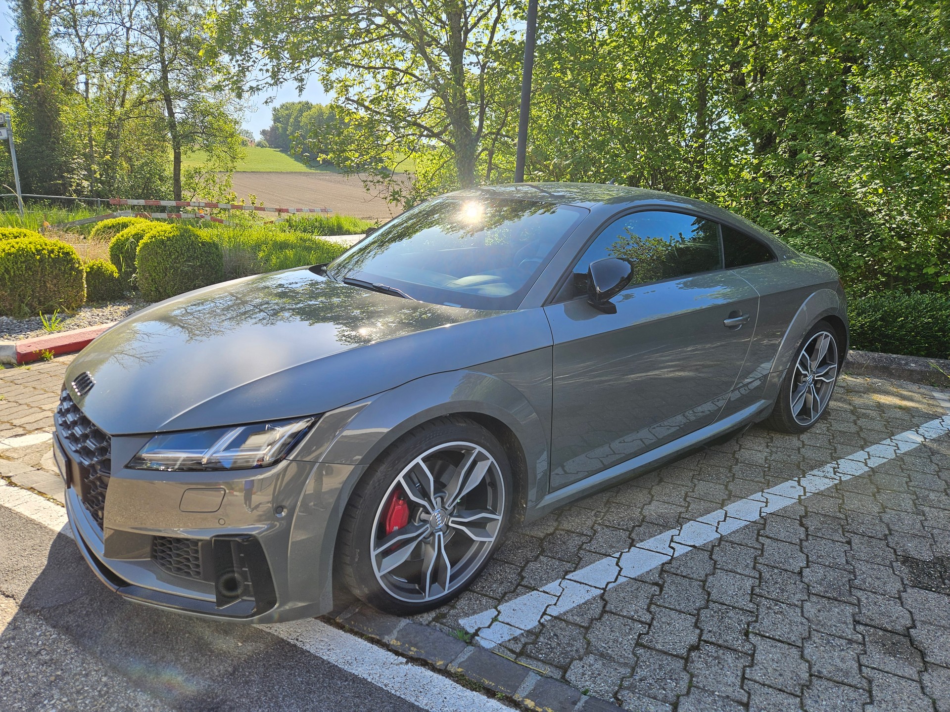 AUDI TT Coupé TTS quattro S-tronic-image-2