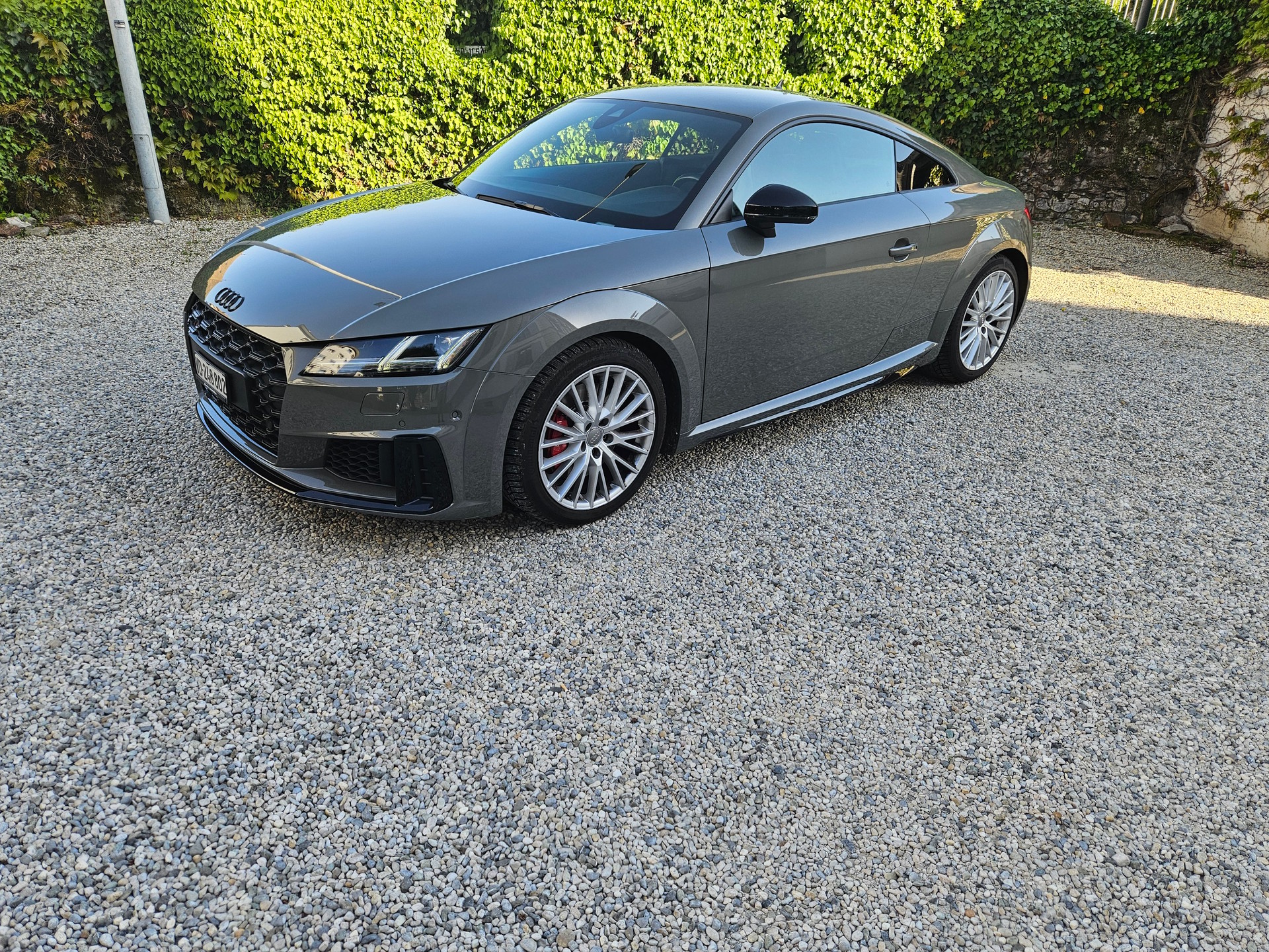 AUDI TT Coupé TTS quattro S-tronic-image-1