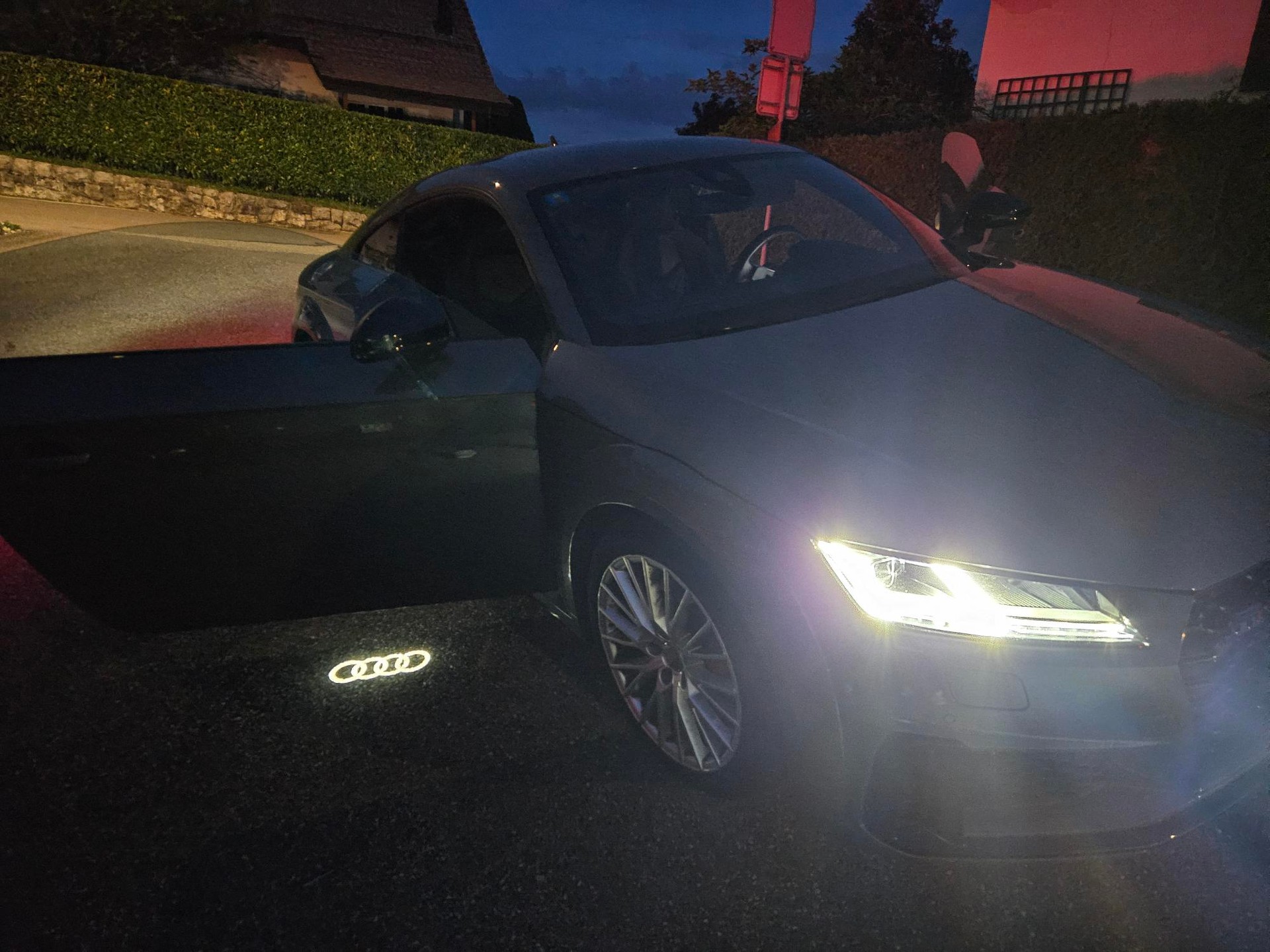 AUDI TT Coupé TTS quattro S-tronic-image-13
