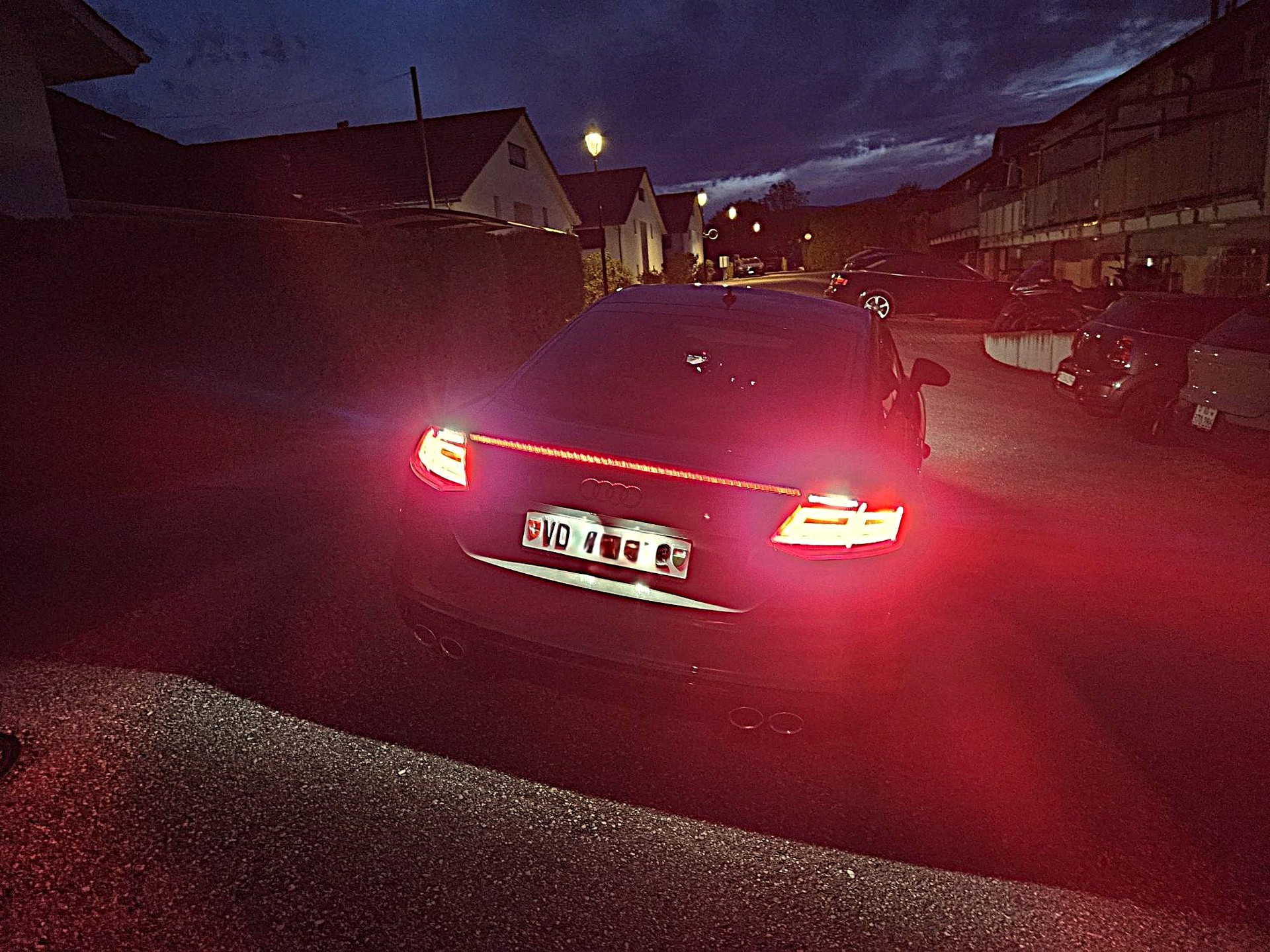AUDI TT Coupé TTS quattro S-tronic-image-12