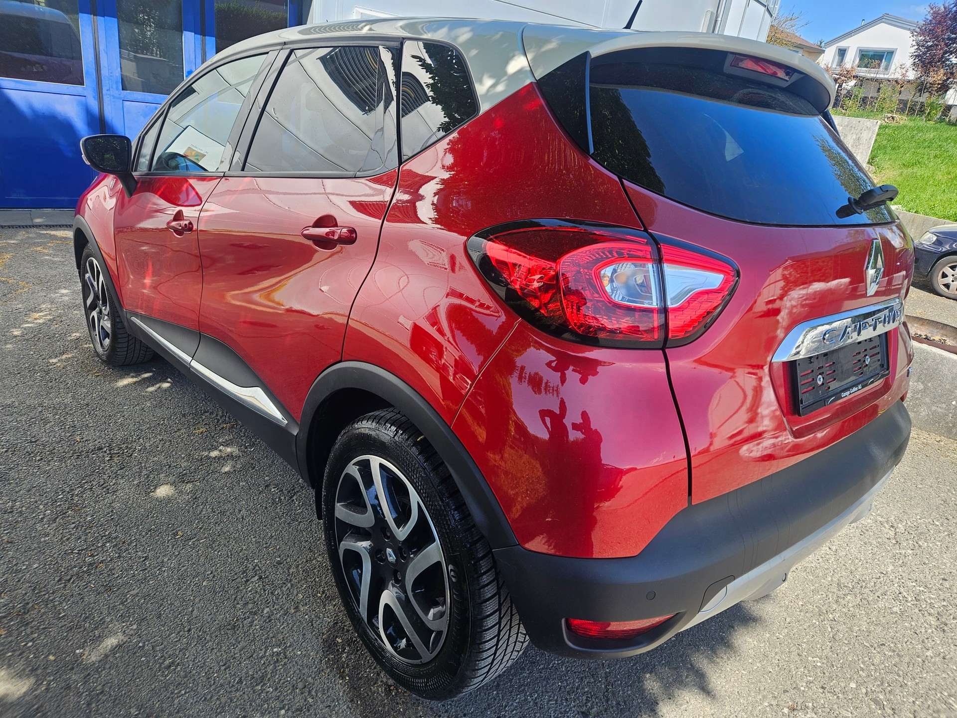 RENAULT Captur 1.2 T Helly Hansen EDC-image-3