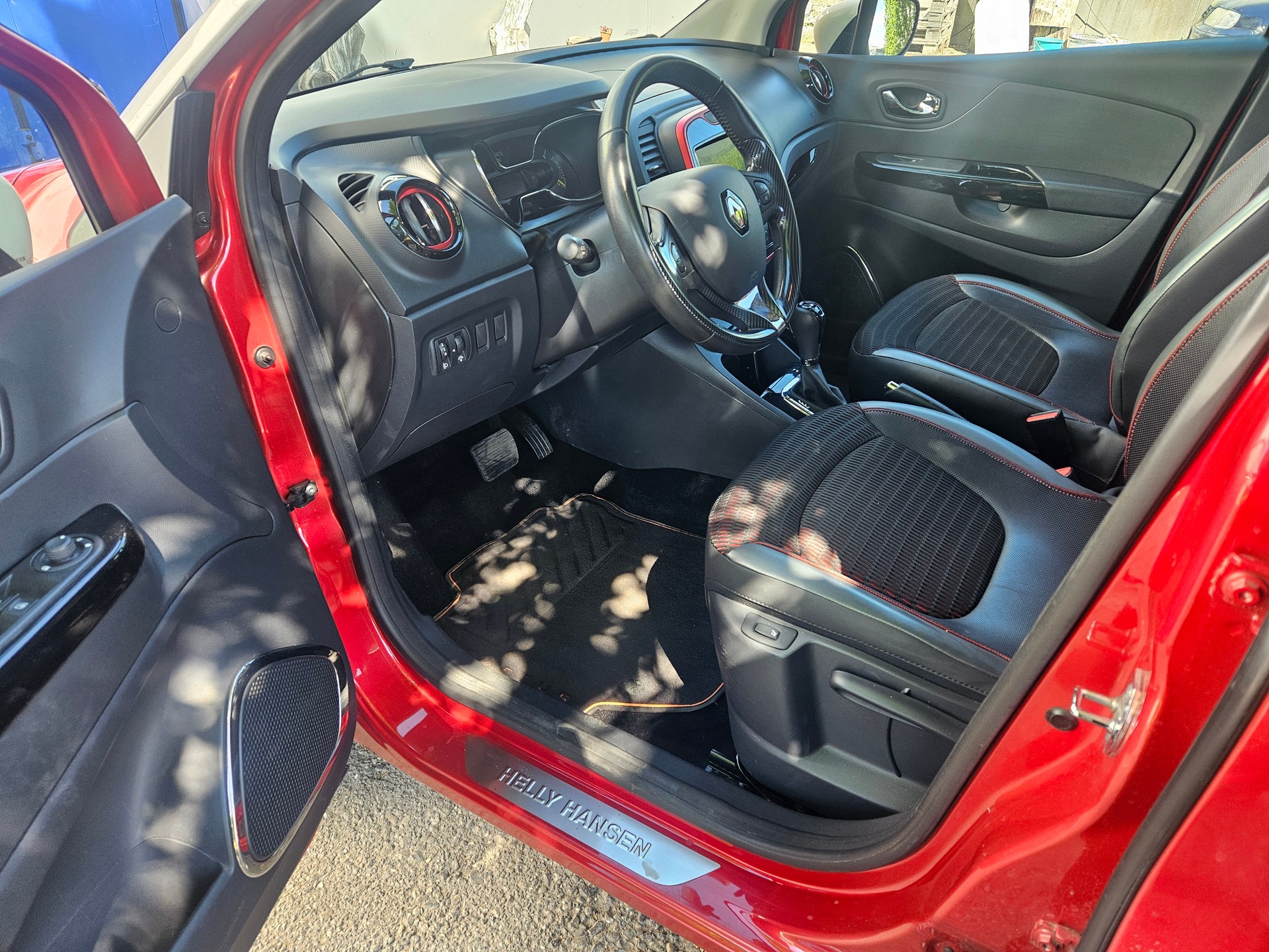 RENAULT Captur 1.2 T Helly Hansen EDC-image-6