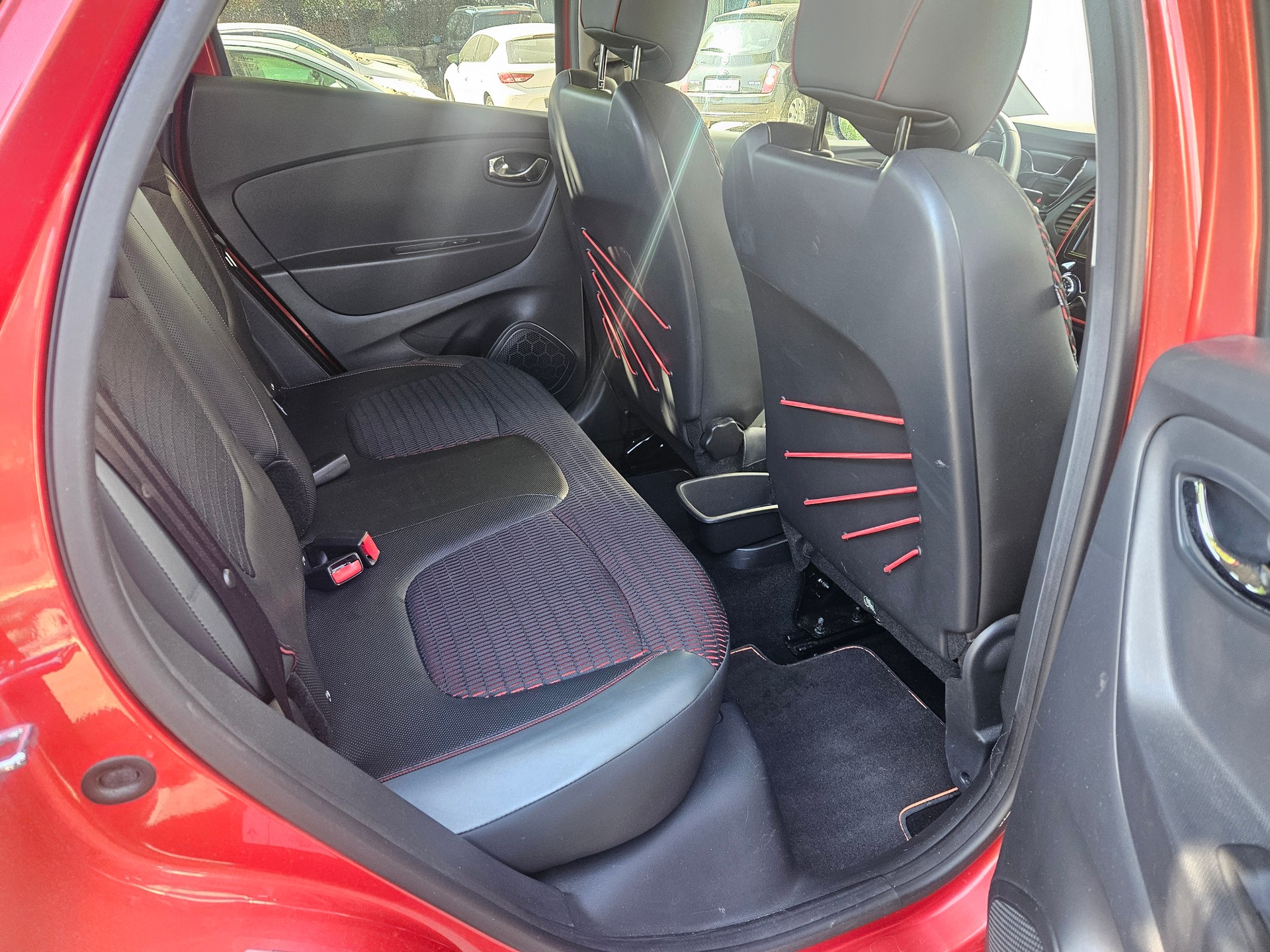 RENAULT Captur 1.2 T Helly Hansen EDC-image-9
