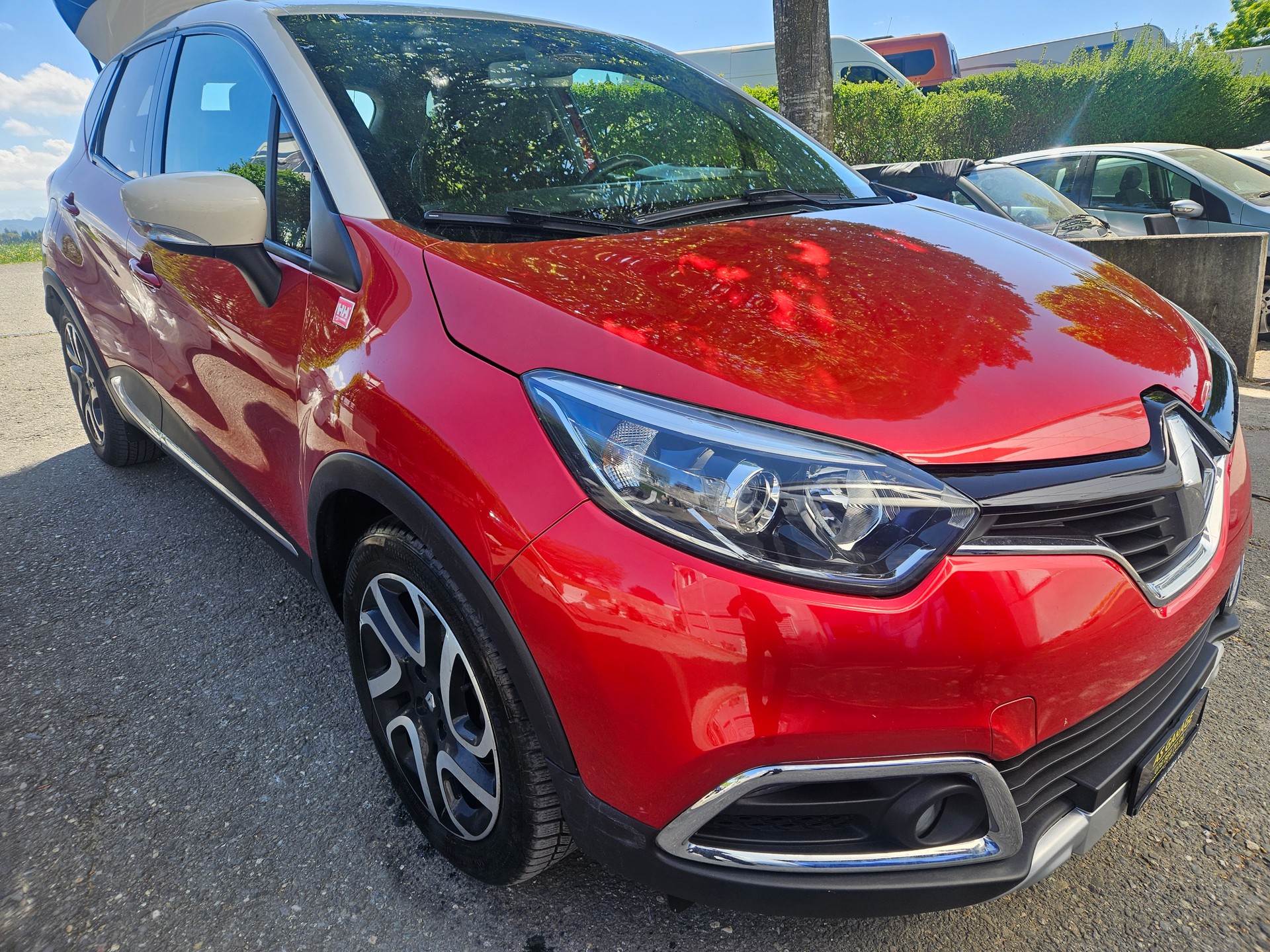 RENAULT Captur 1.2 T Helly Hansen EDC
