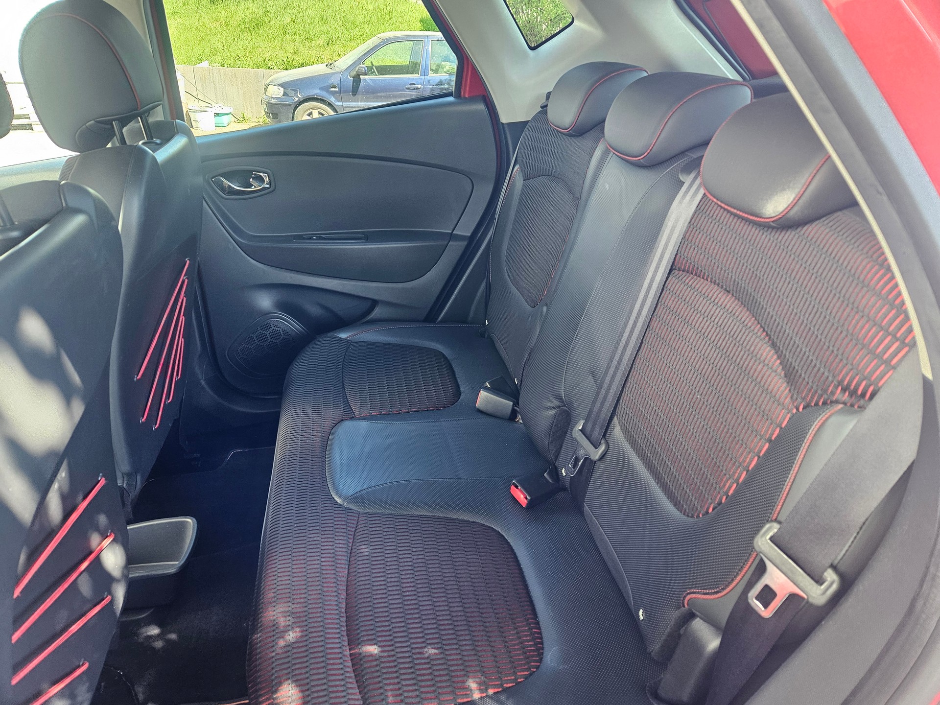 RENAULT Captur 1.2 T Helly Hansen EDC-image-8