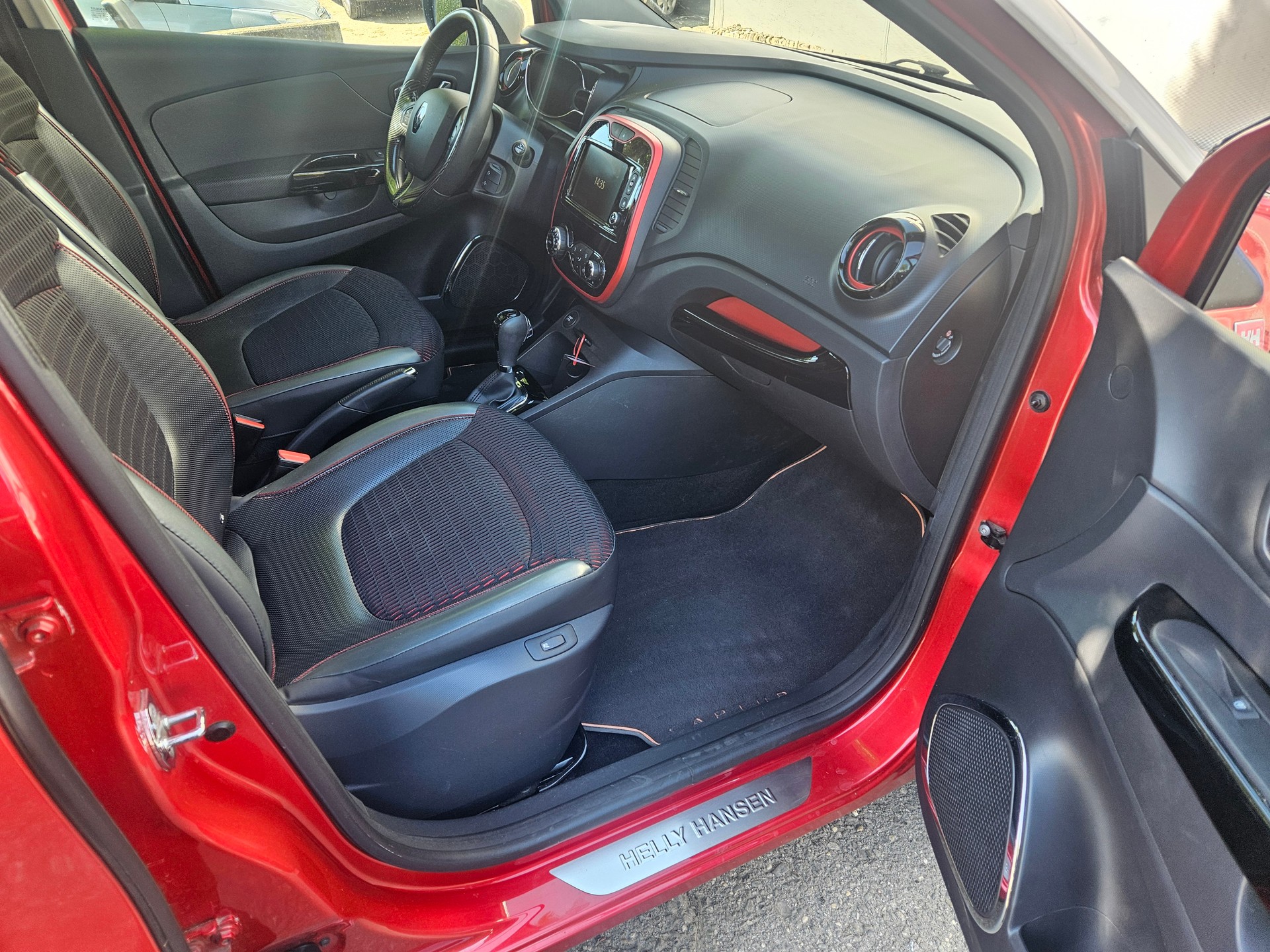 RENAULT Captur 1.2 T Helly Hansen EDC-image-12