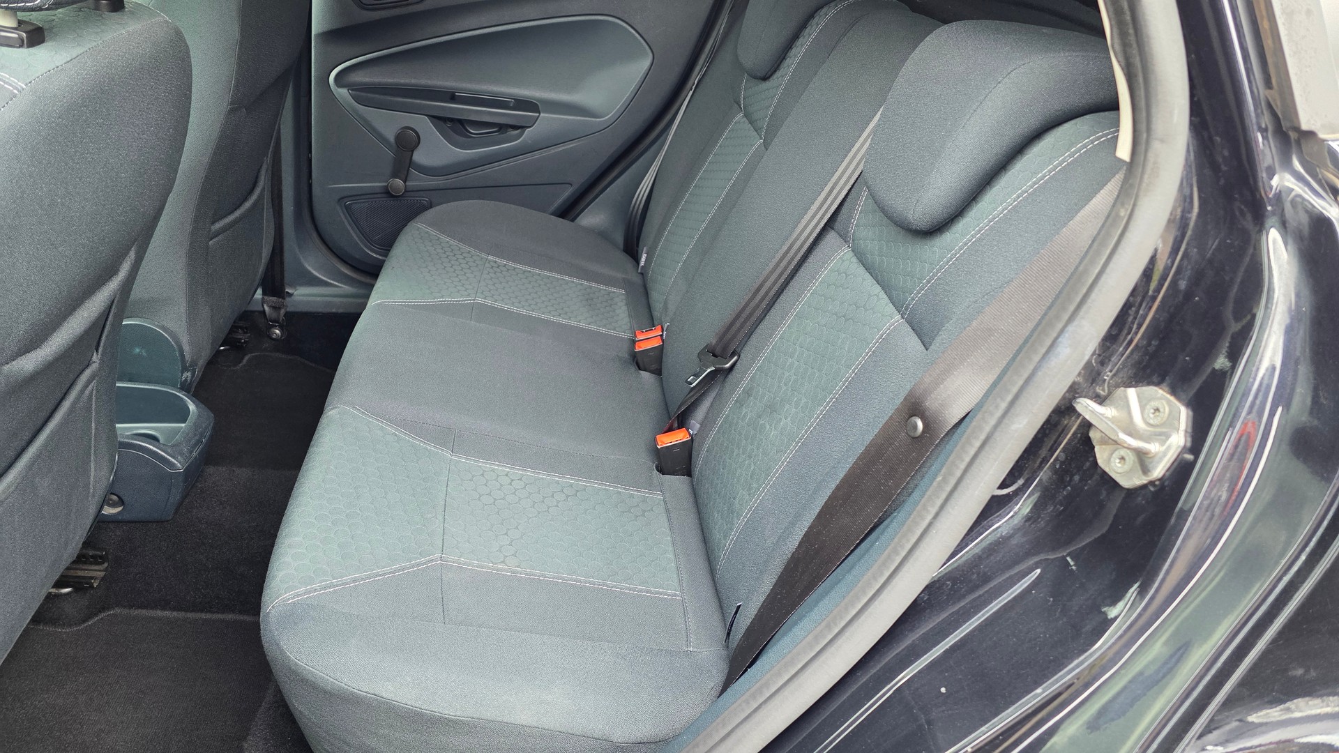 FORD Fiesta 1.4 16V Titanium-image-11
