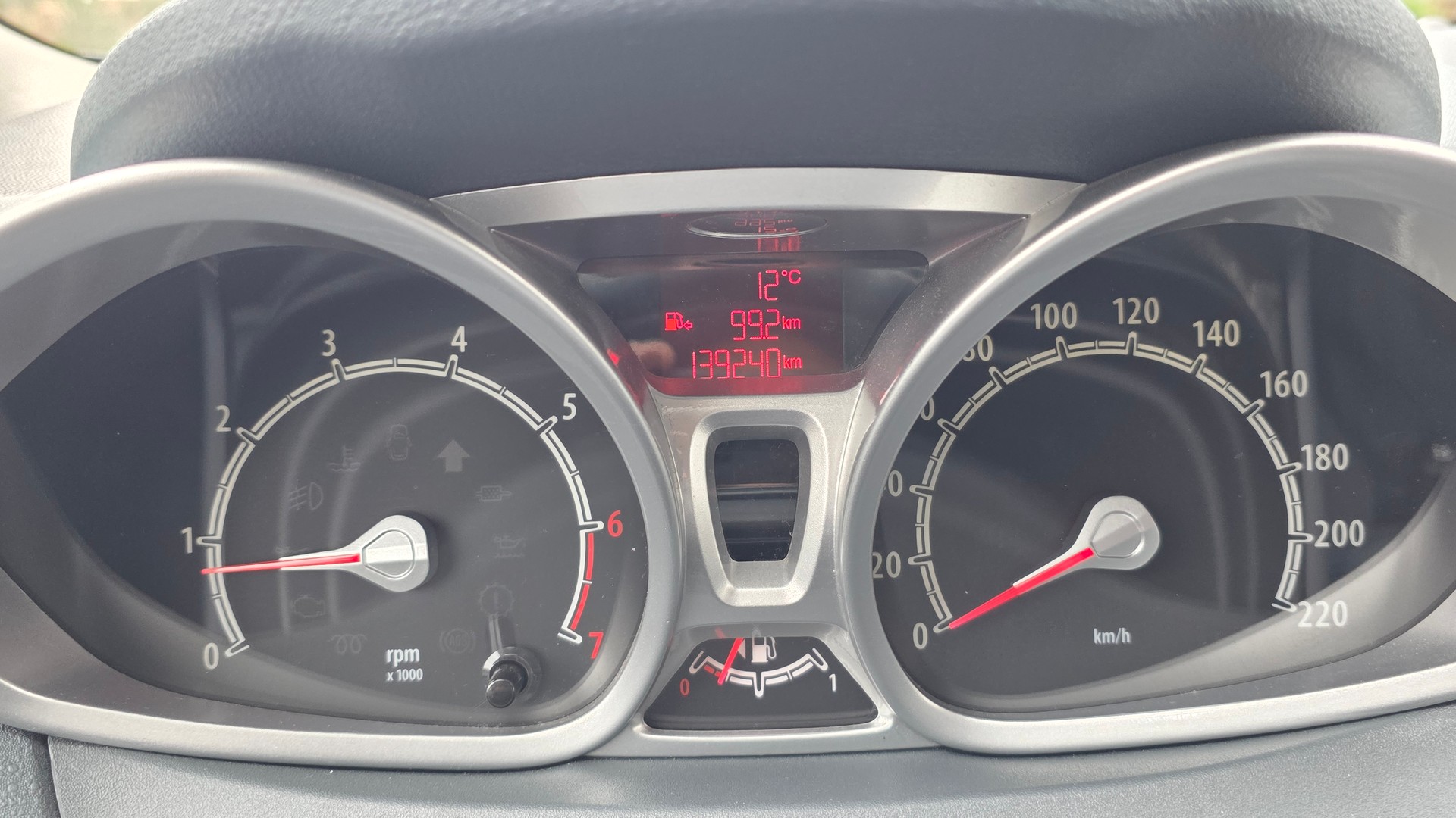 FORD Fiesta 1.4 16V Titanium-image-14