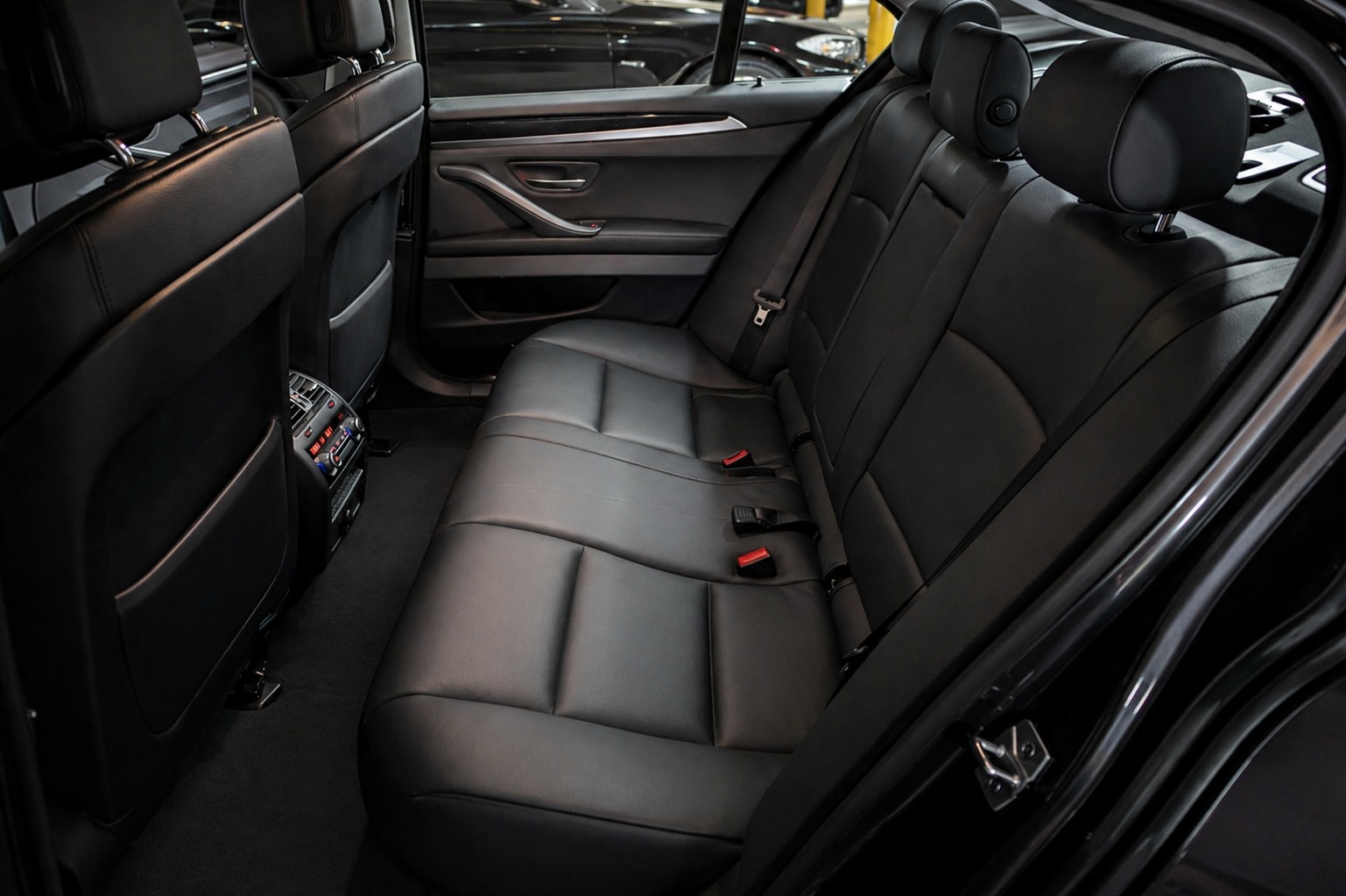 BMW 528i xDrive-image-3