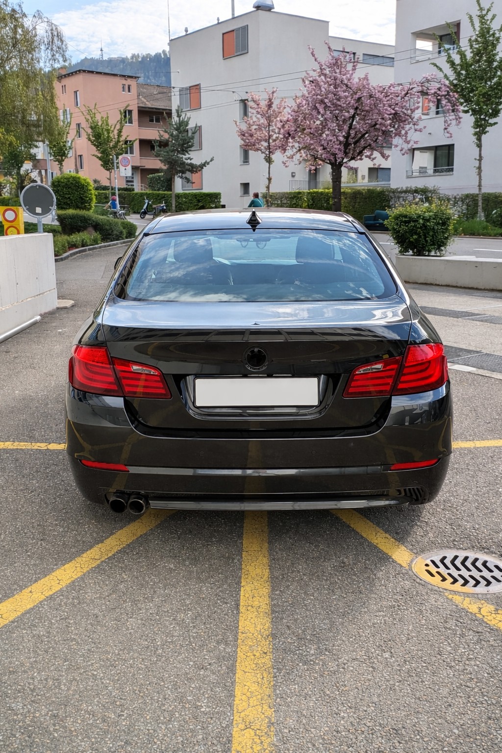 BMW 528i xDrive-image-4