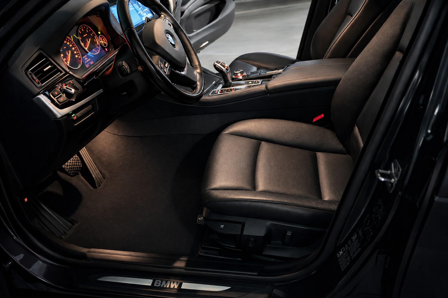 BMW 528i xDrive-image-2