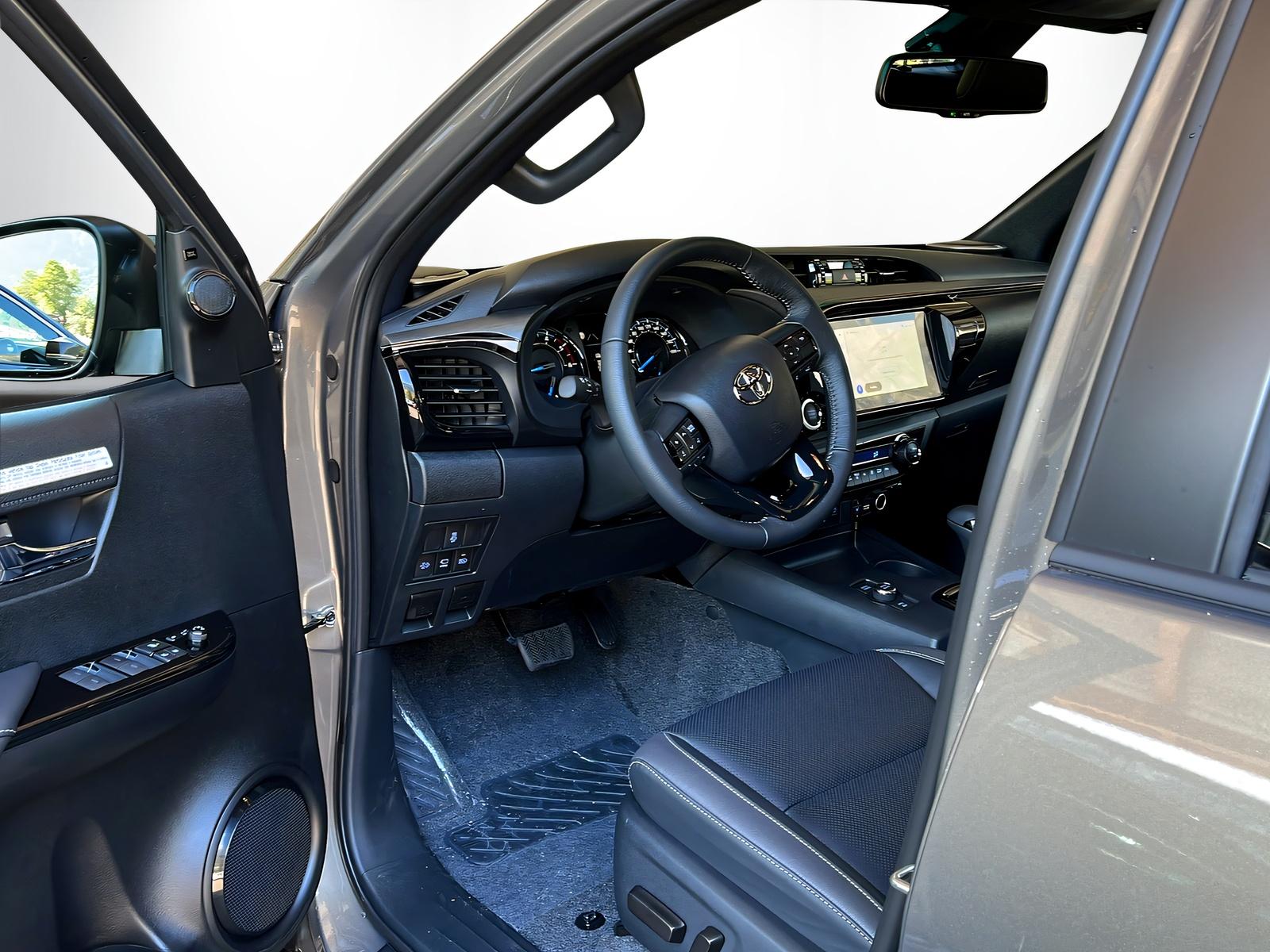 TOYOTA Hilux Double Cab.-Pick-up 2.8 D-4D MHEV 204 Invincible-image-6
