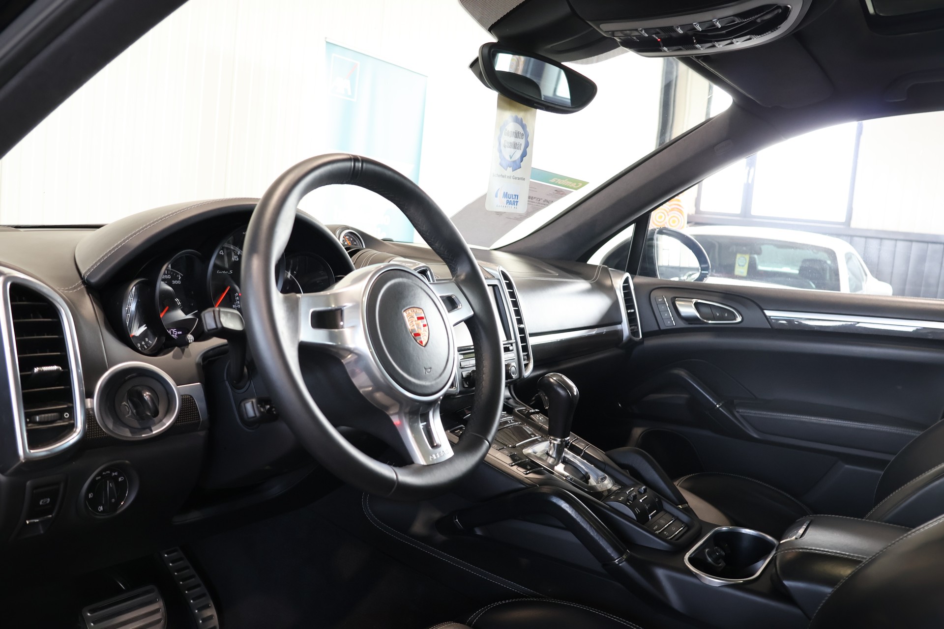 PORSCHE Cayenne Turbo S-image-10