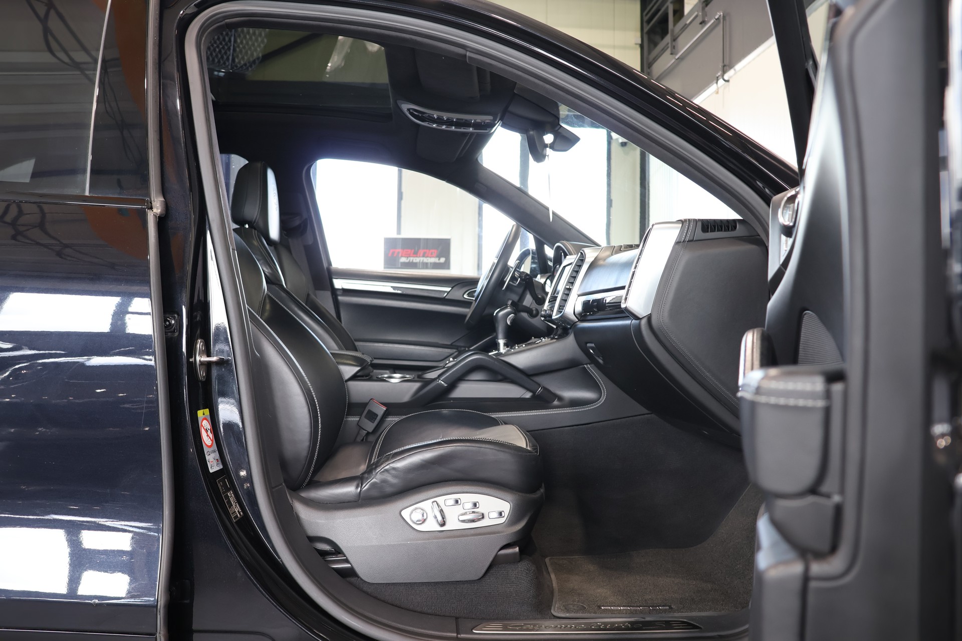 PORSCHE Cayenne Turbo S-image-12
