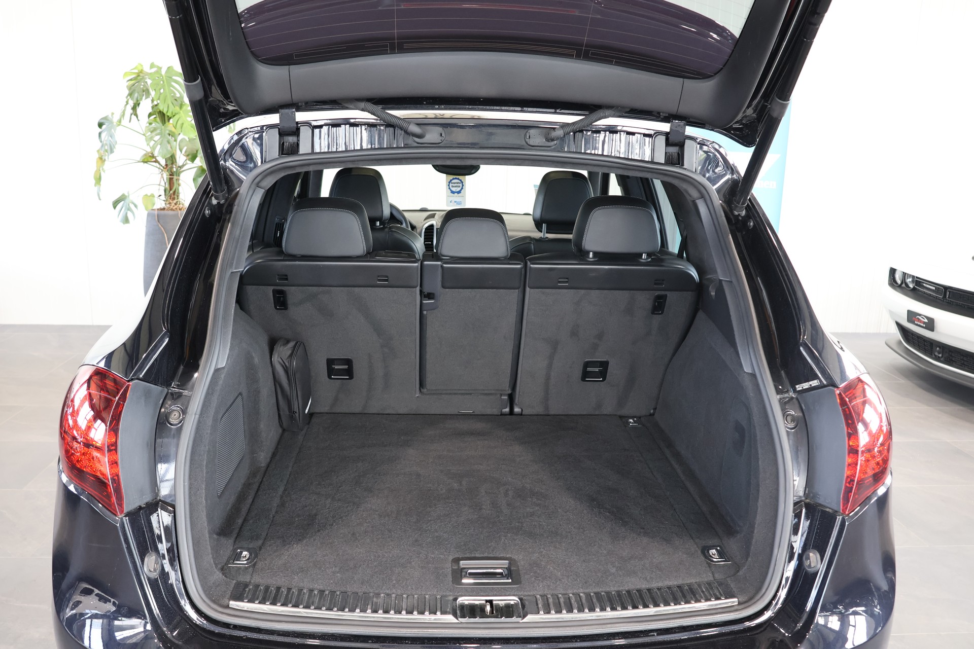PORSCHE Cayenne Turbo S-image-15