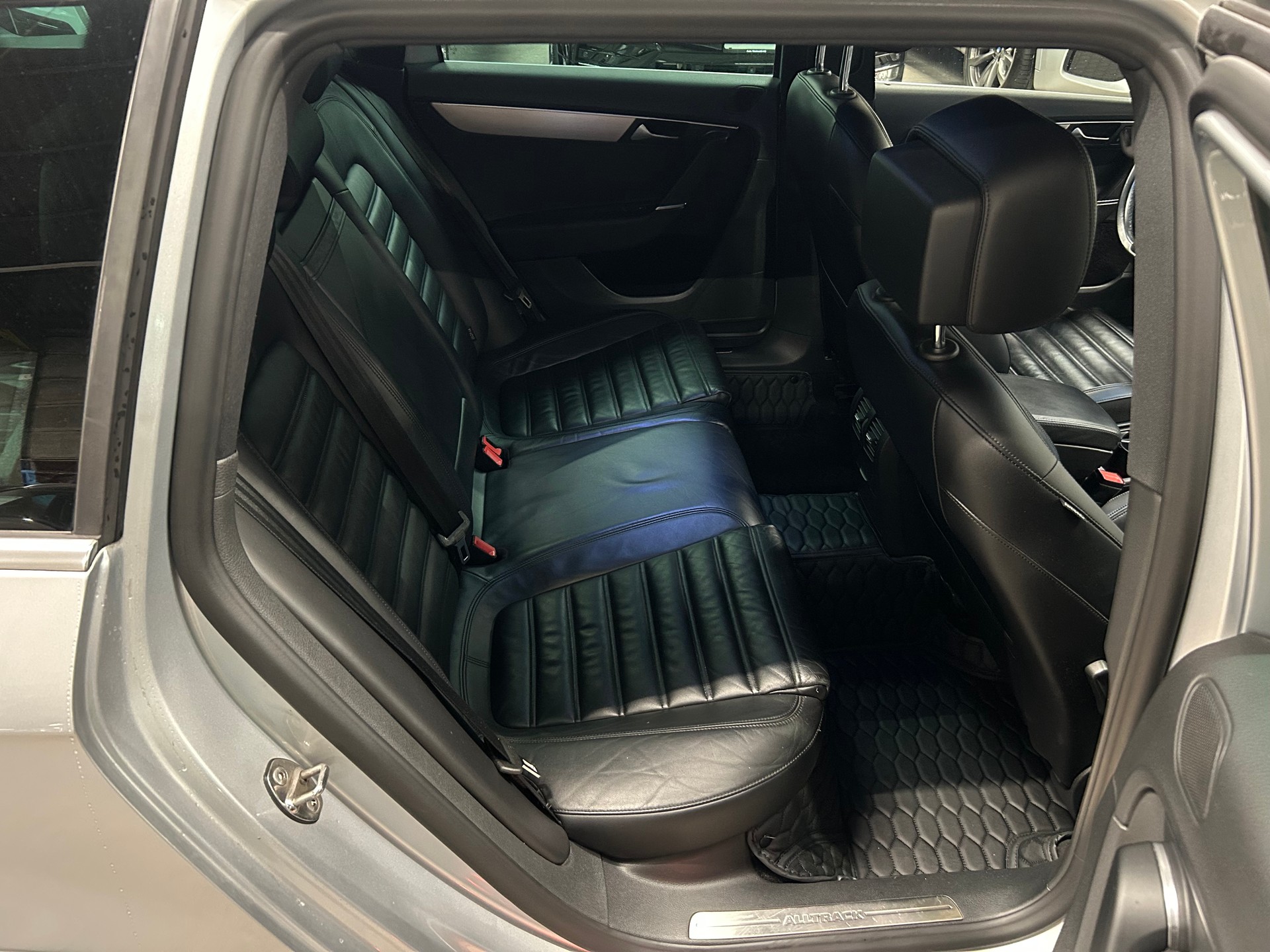 VW Passat Alltrack 2.0 TSI 4Motion DSG-image-11