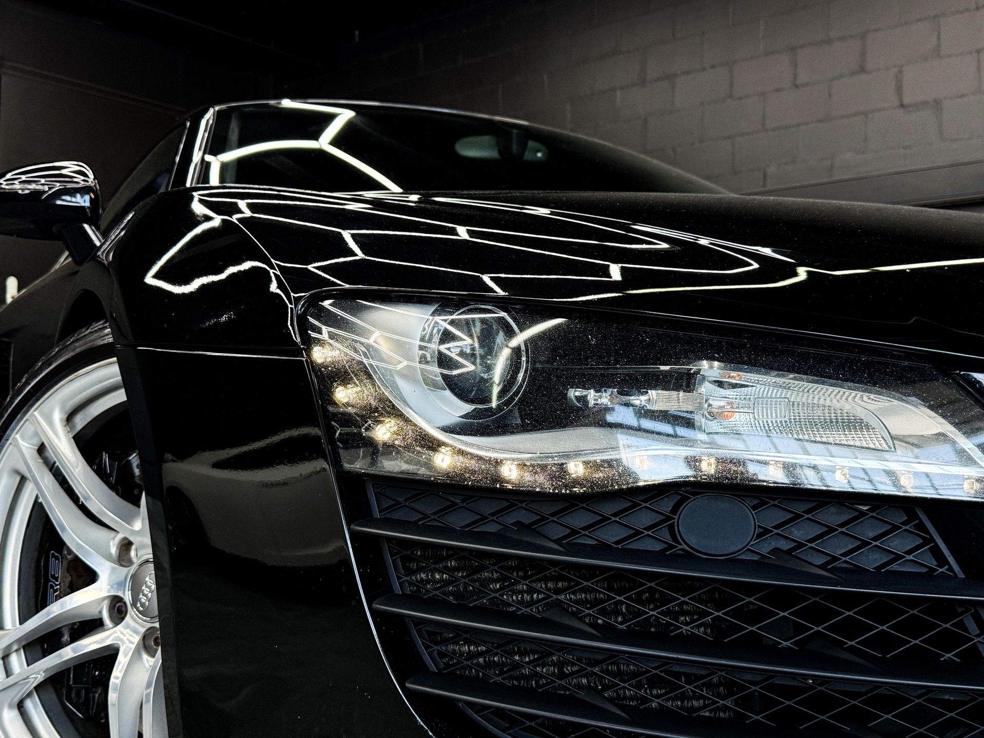 AUDI R8 Coupé 4.2-showroom-element-2