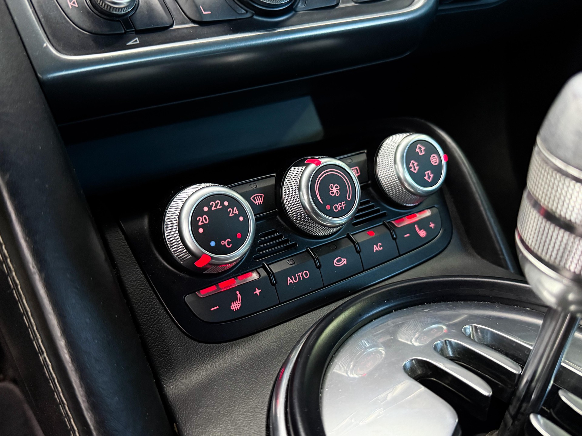 AUDI R8 Coupé 4.2-image-14